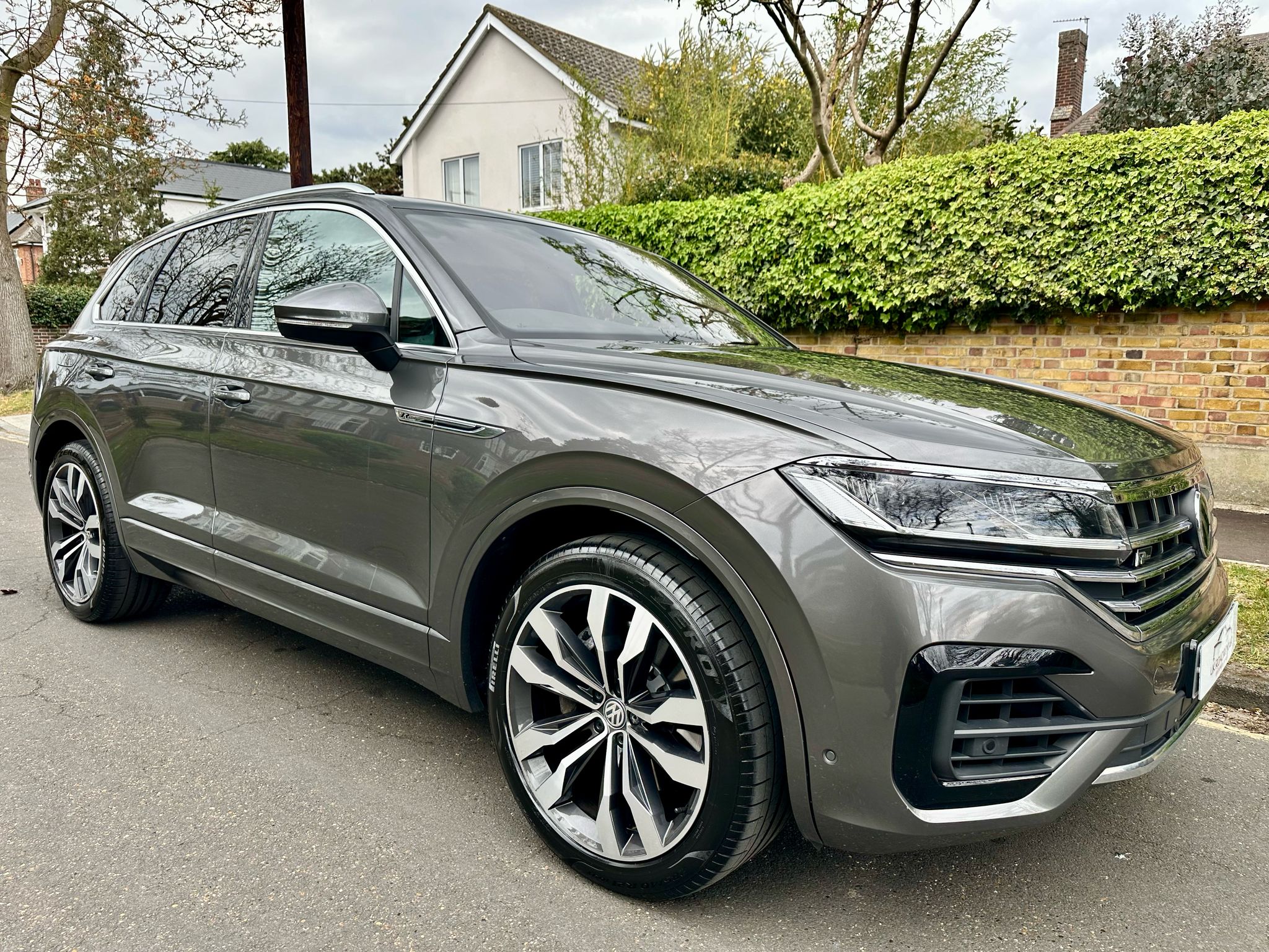 2020 VW Touareg 3.O TSI R Line Tech image 1