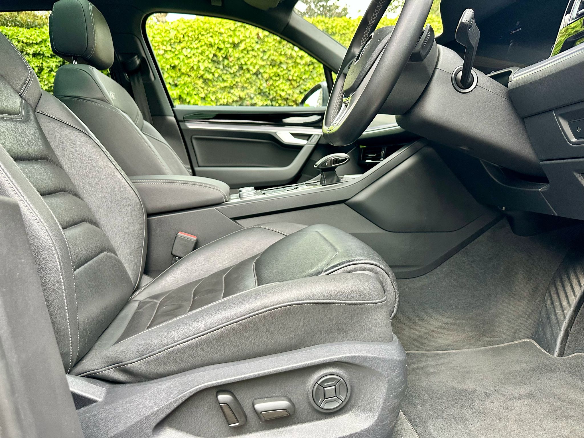 2020 VW Touareg 3.O TSI R Line Tech image 7