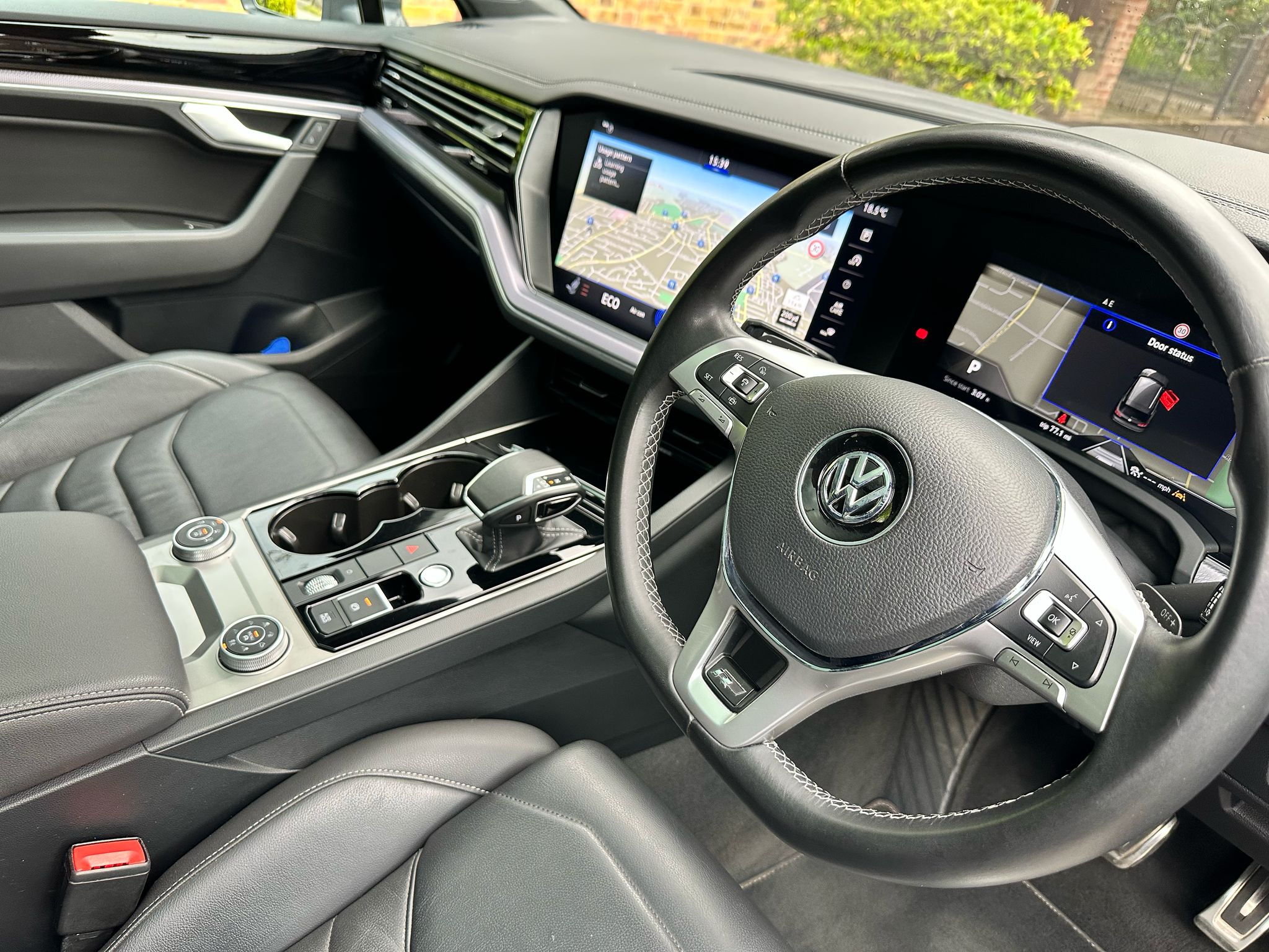 2020 VW Touareg 3.O TSI R Line Tech image 4