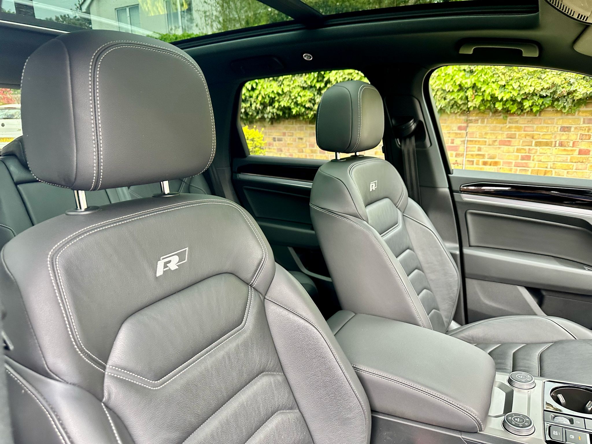 2020 VW Touareg 3.O TSI R Line Tech image 8