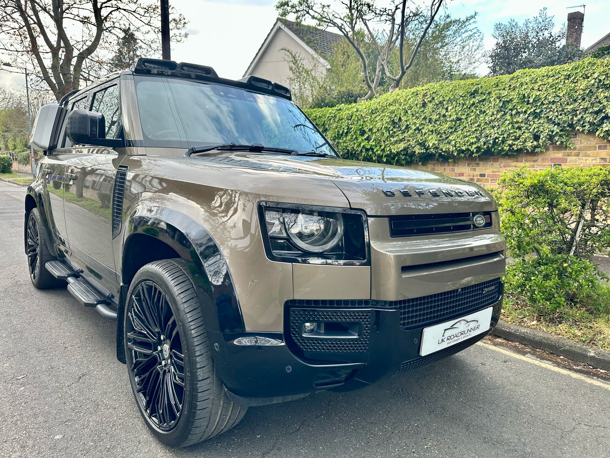 2022 Land Rover Defender 110 X Dynamic SE image 1