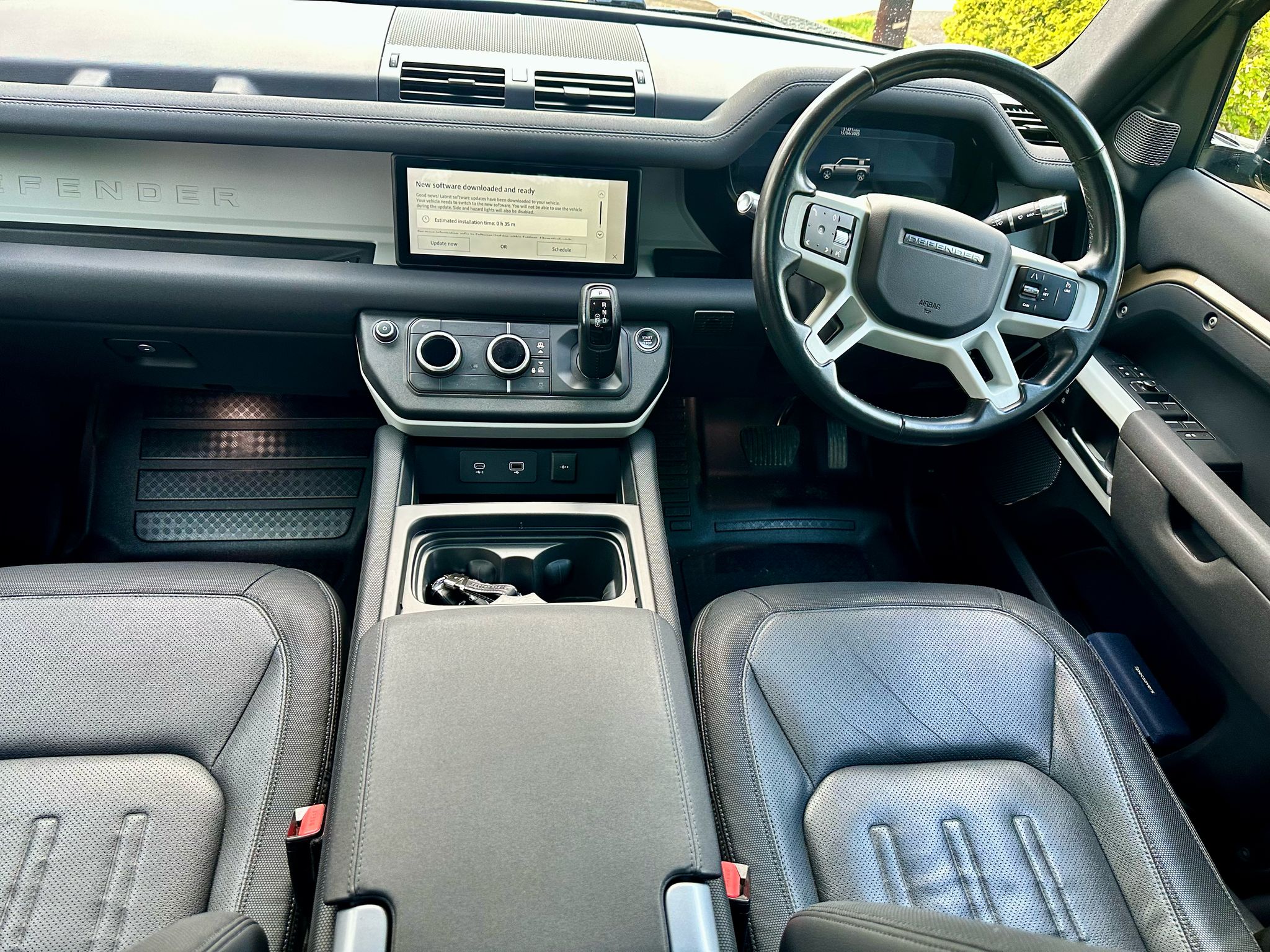 2022 Land Rover Defender 110 X Dynamic SE image 5