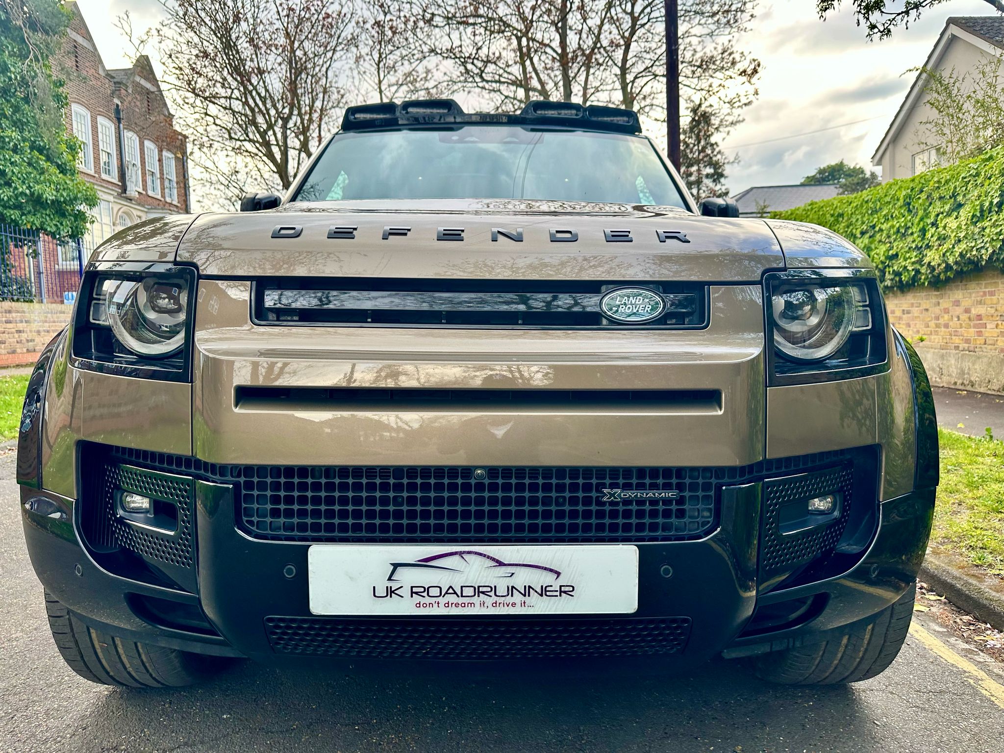 2022 Land Rover Defender 110 X Dynamic SE image 2