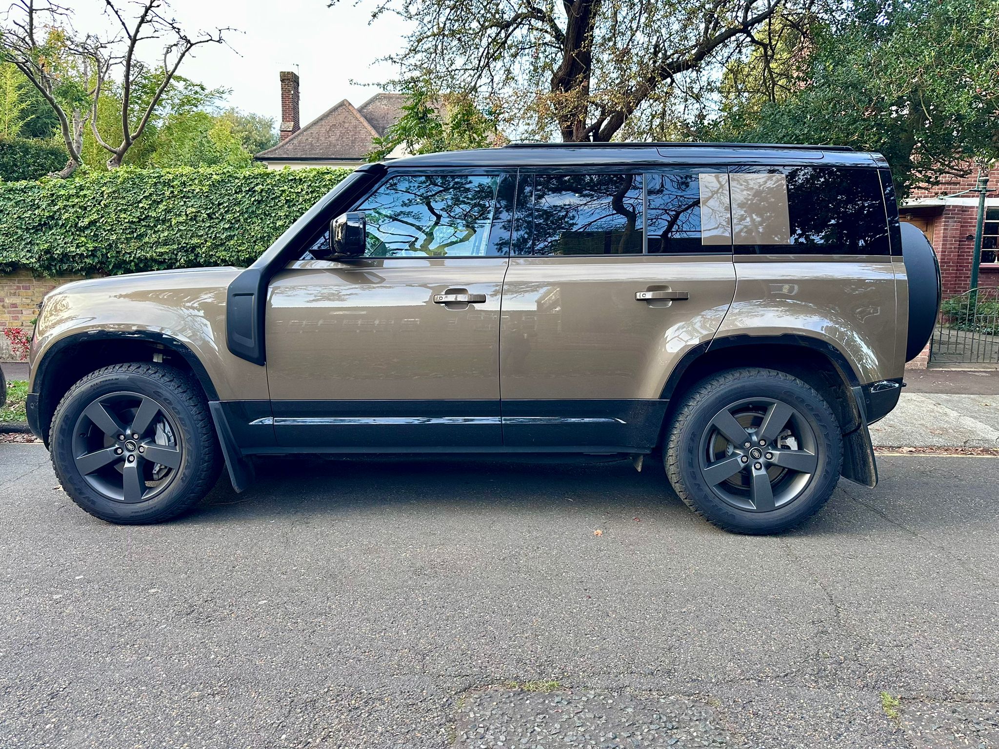 2024 Land Rover Defender 110  image 3