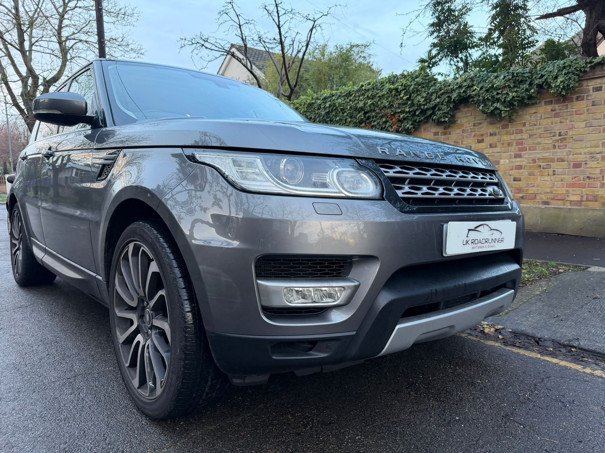 2019 Range Rover Sport  image 1