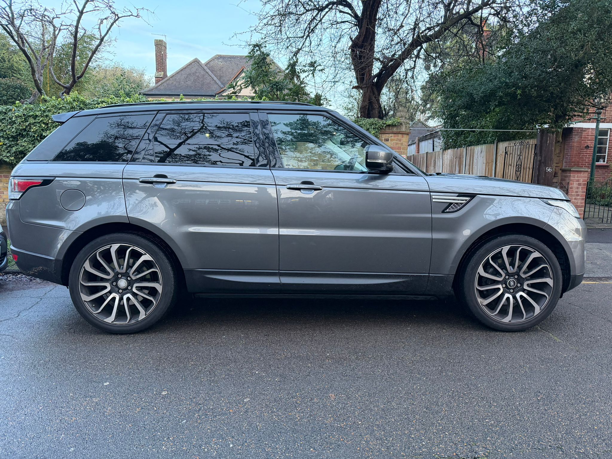 2019 Range Rover Sport  image 2