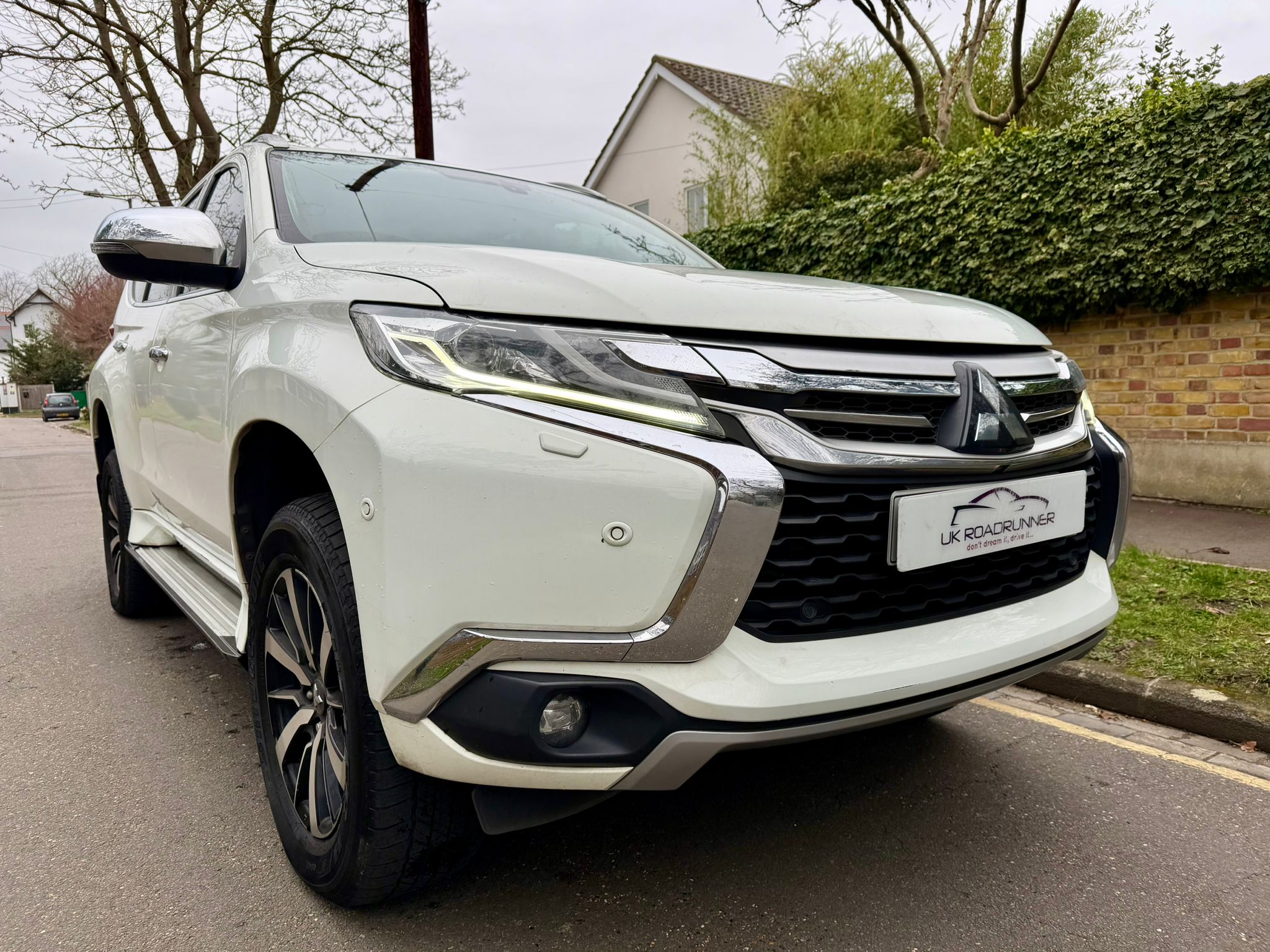 2019 Mitsubishi Shogun Sport image 1