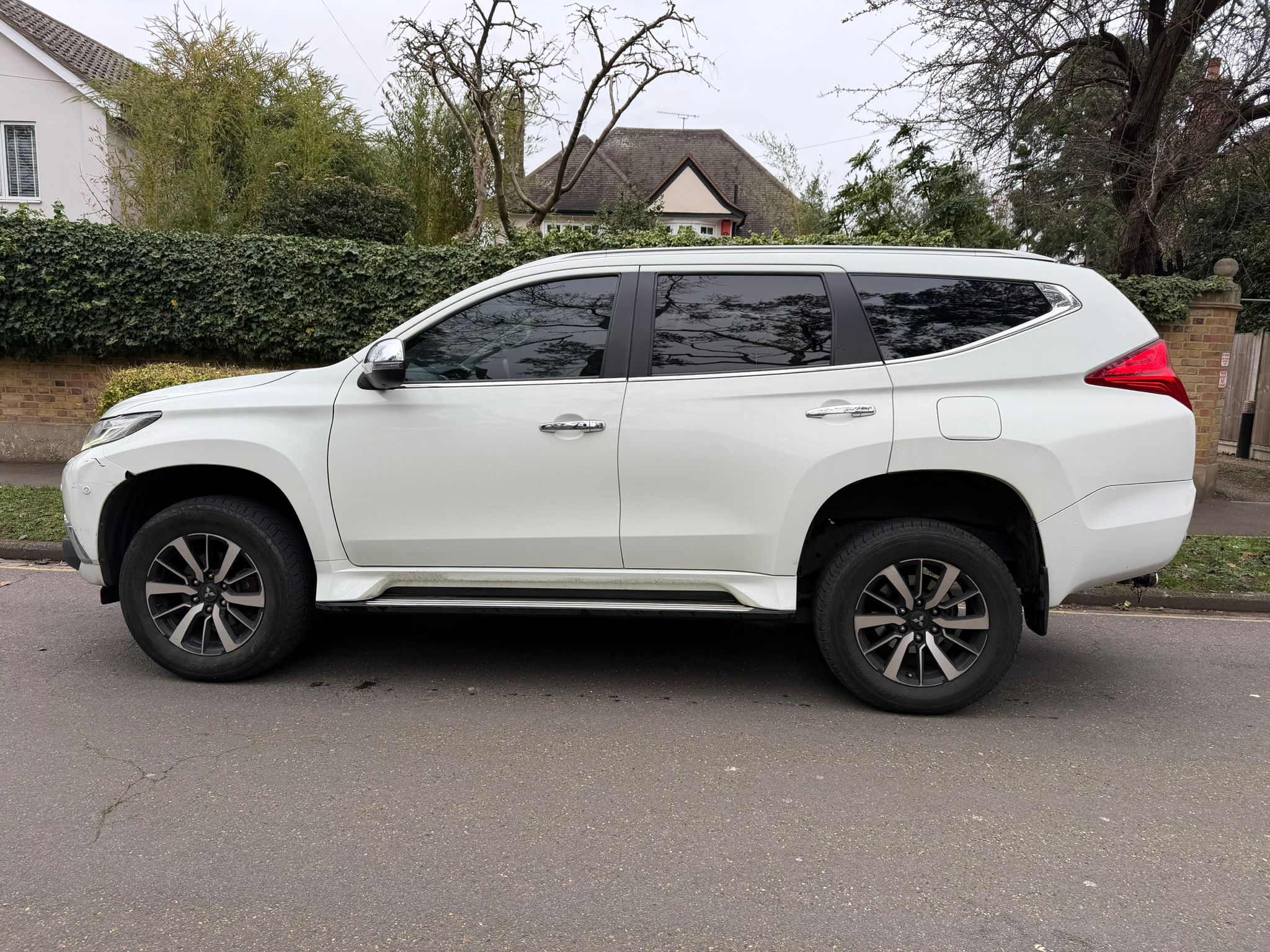 2019 Mitsubishi Shogun Sport image 3