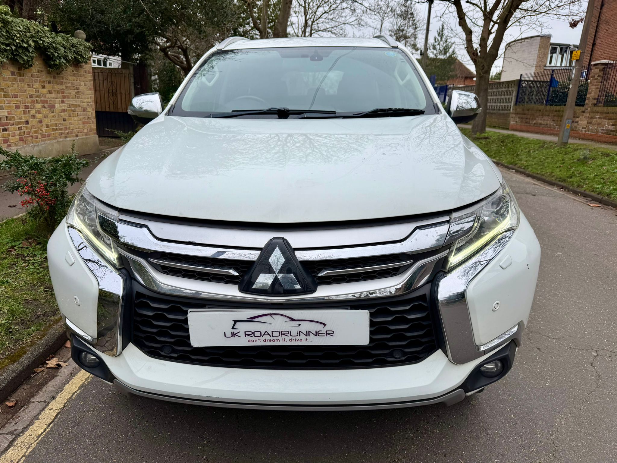 2019 Mitsubishi Shogun Sport image 2