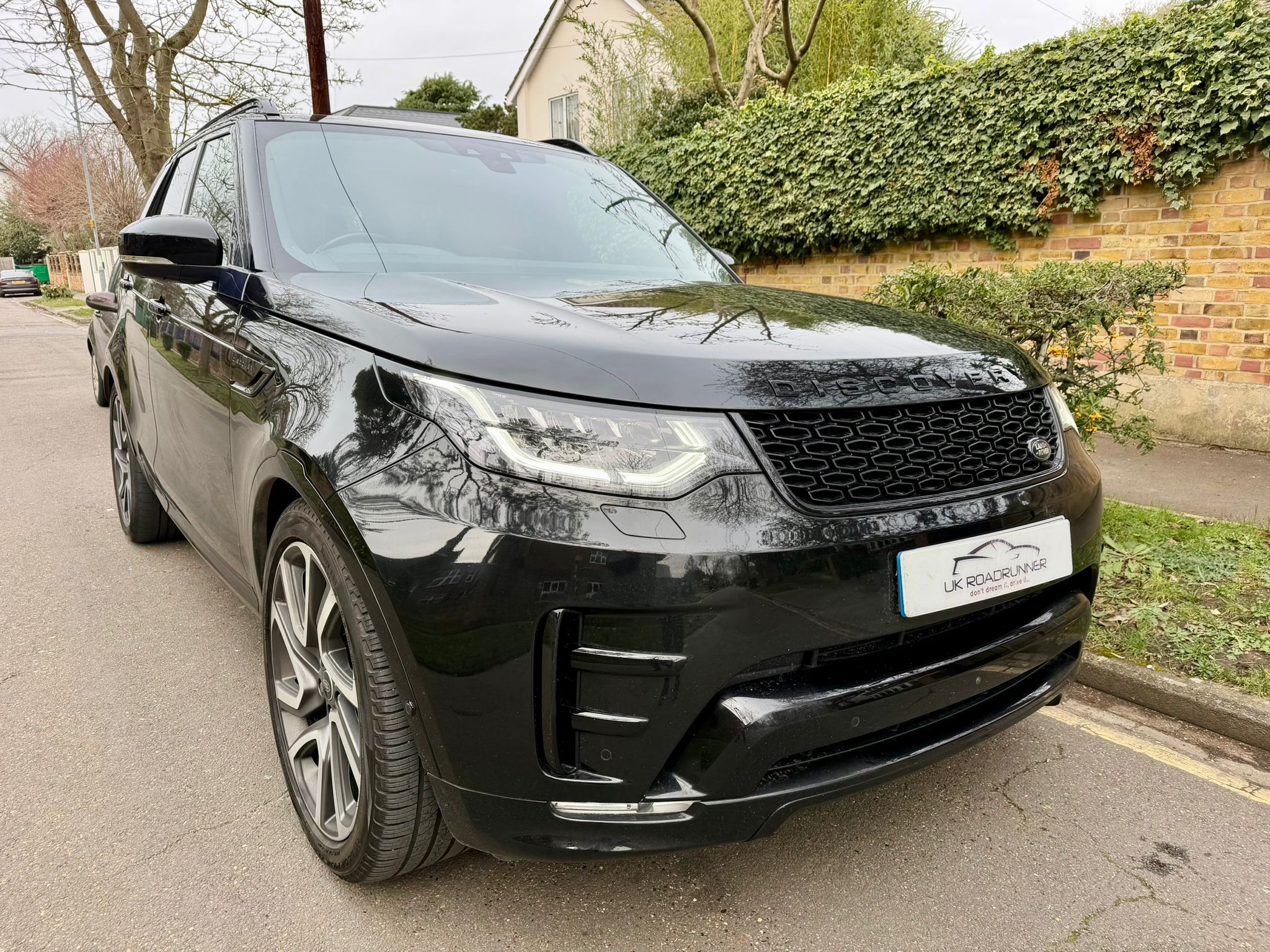 2019 Discovery HSE Luxury image 1