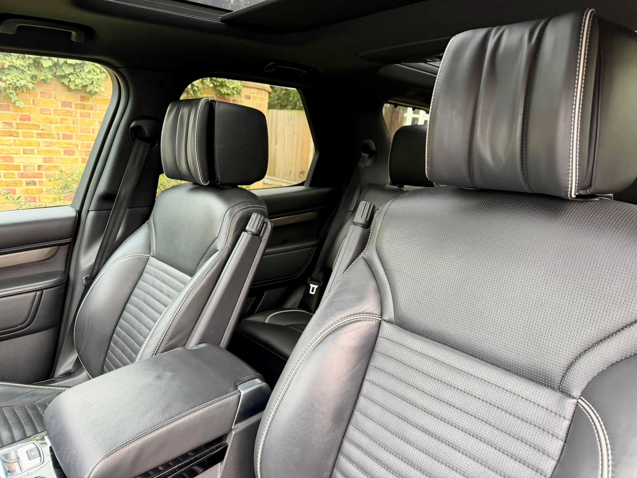 2019 Discovery HSE Luxury image 5