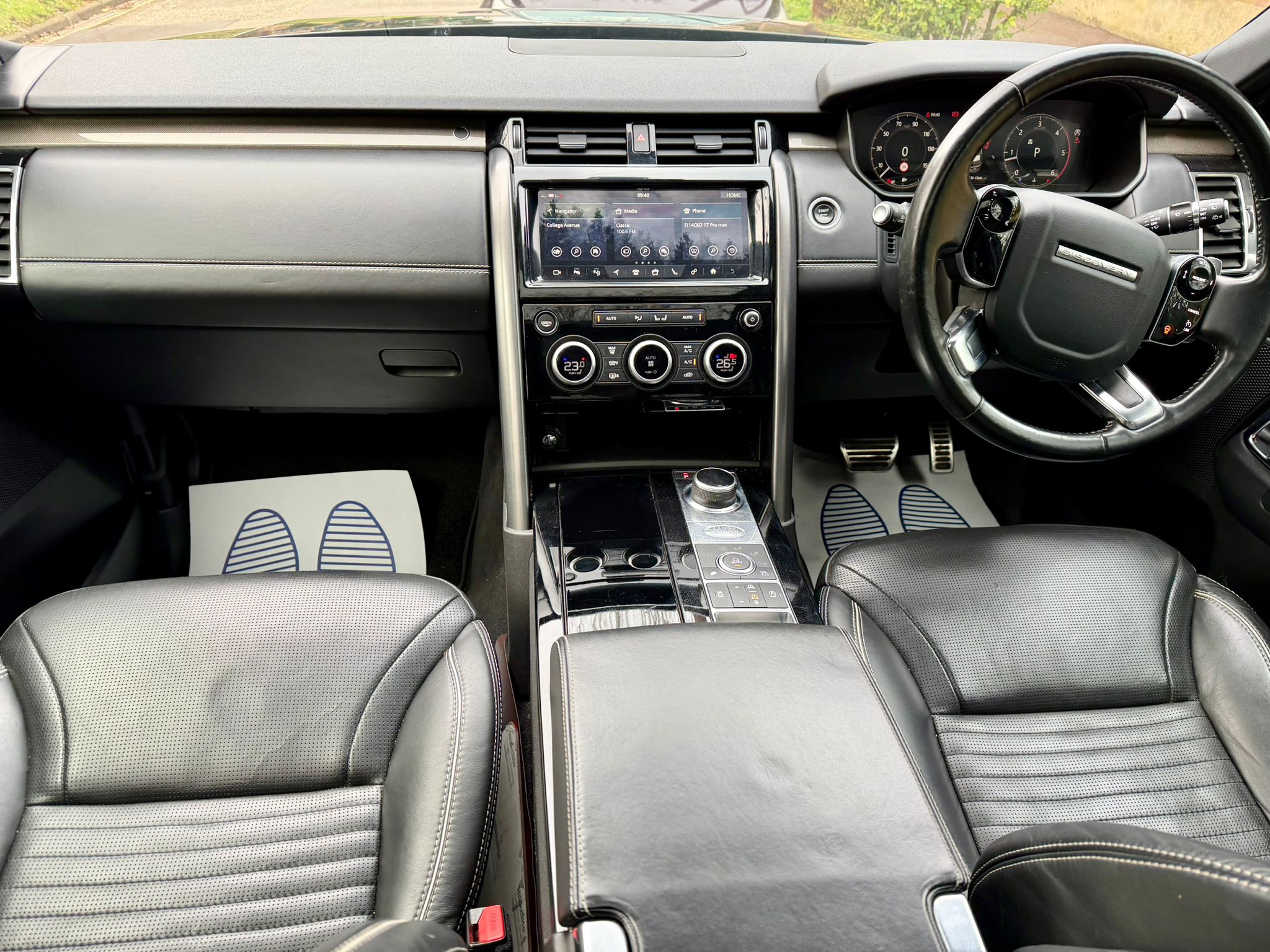 2019 Discovery HSE Luxury image 4