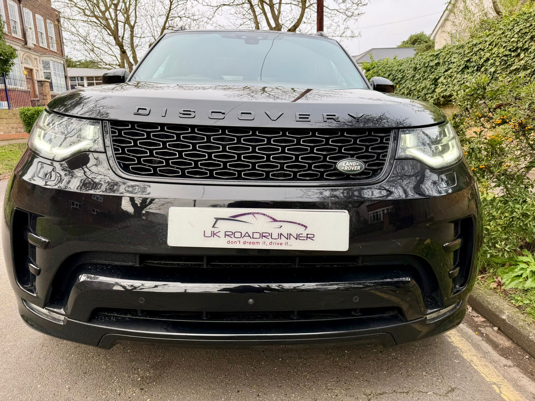 2019 Discovery HSE Luxury image 2