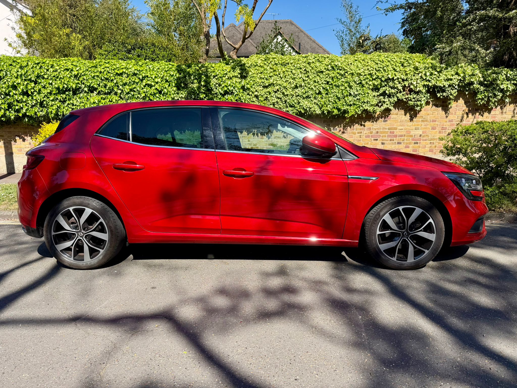 2019 Renault Megane Iconic image 2