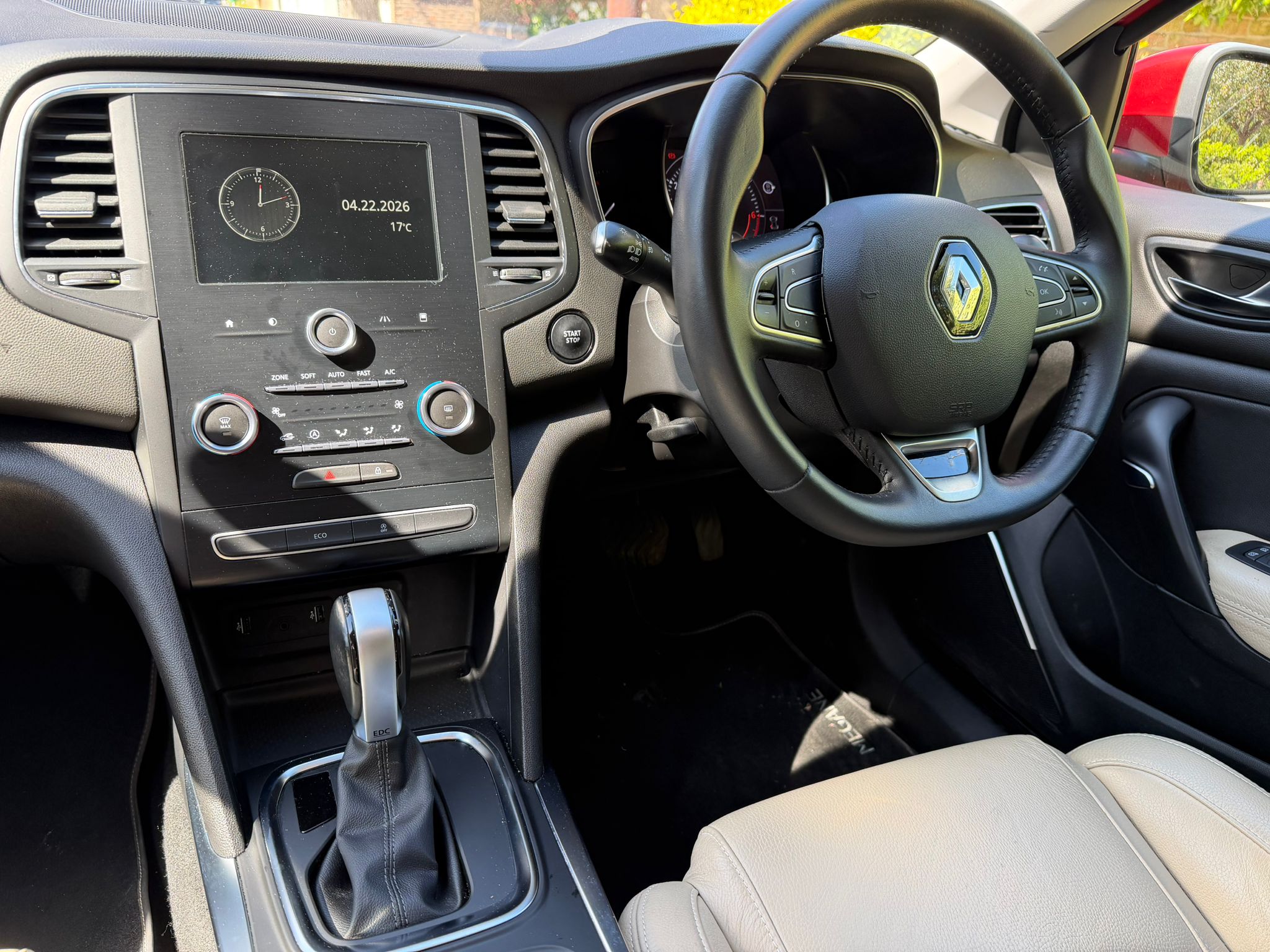 2019 Renault Megane Iconic image 3