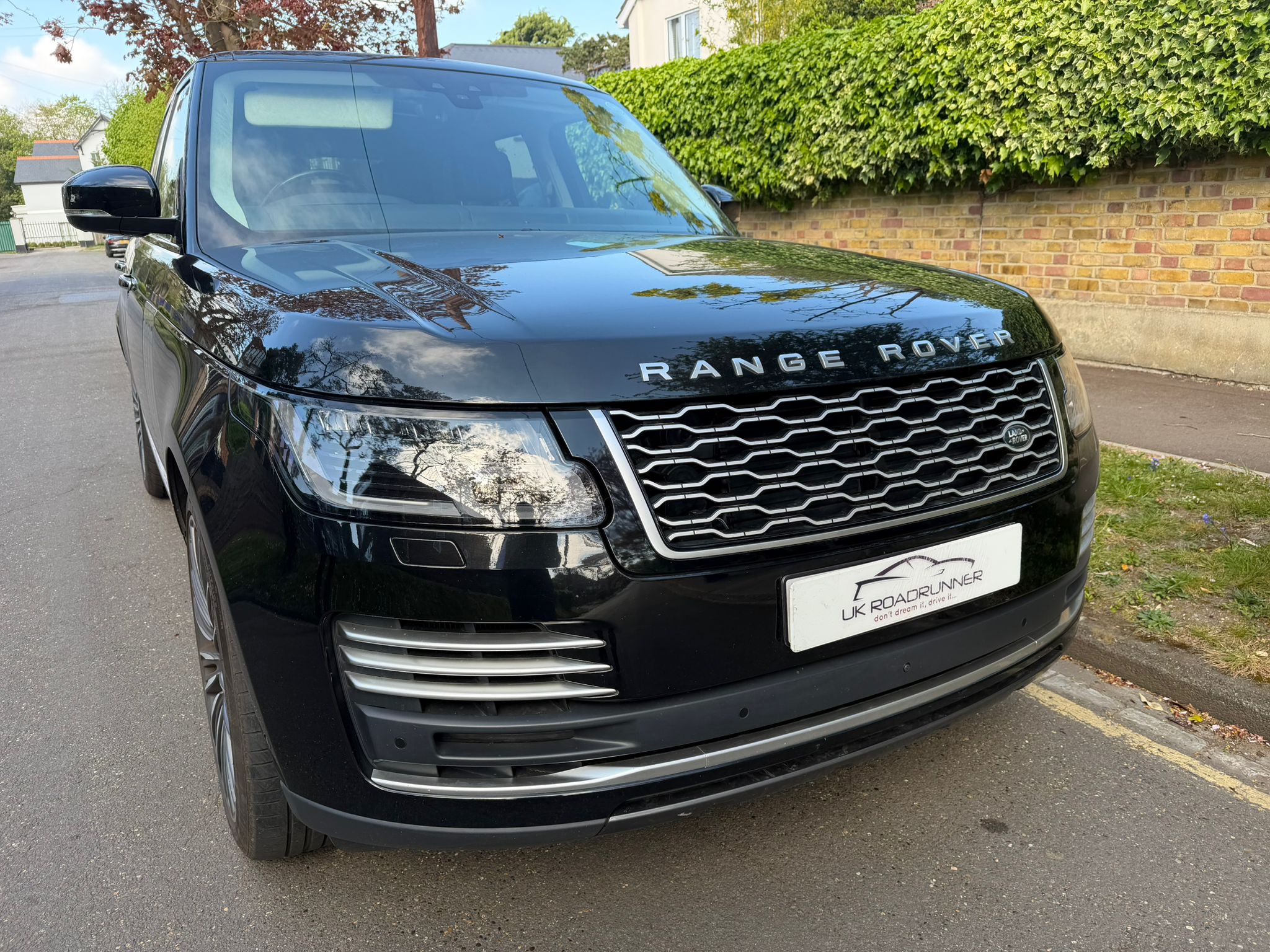 2021 Range Rover Autibiography P400  image 1