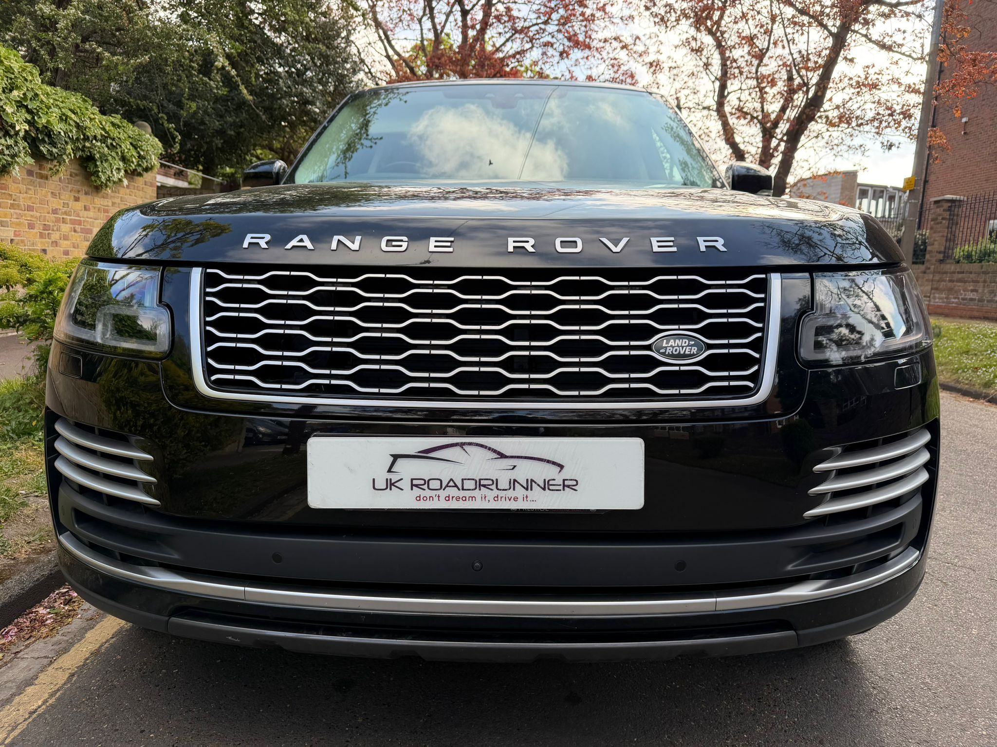 2021 Range Rover Autibiography P400  image 2