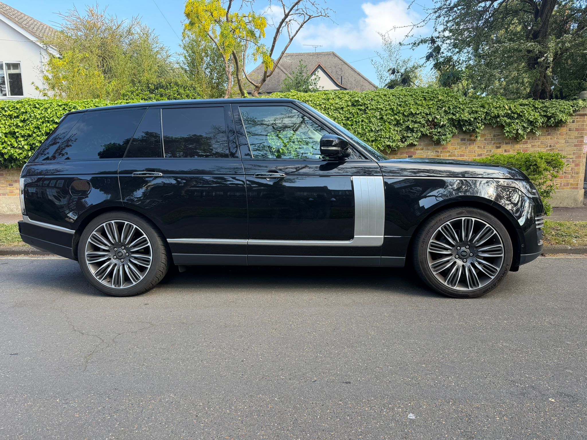 2021 Range Rover Autibiography P400  image 3
