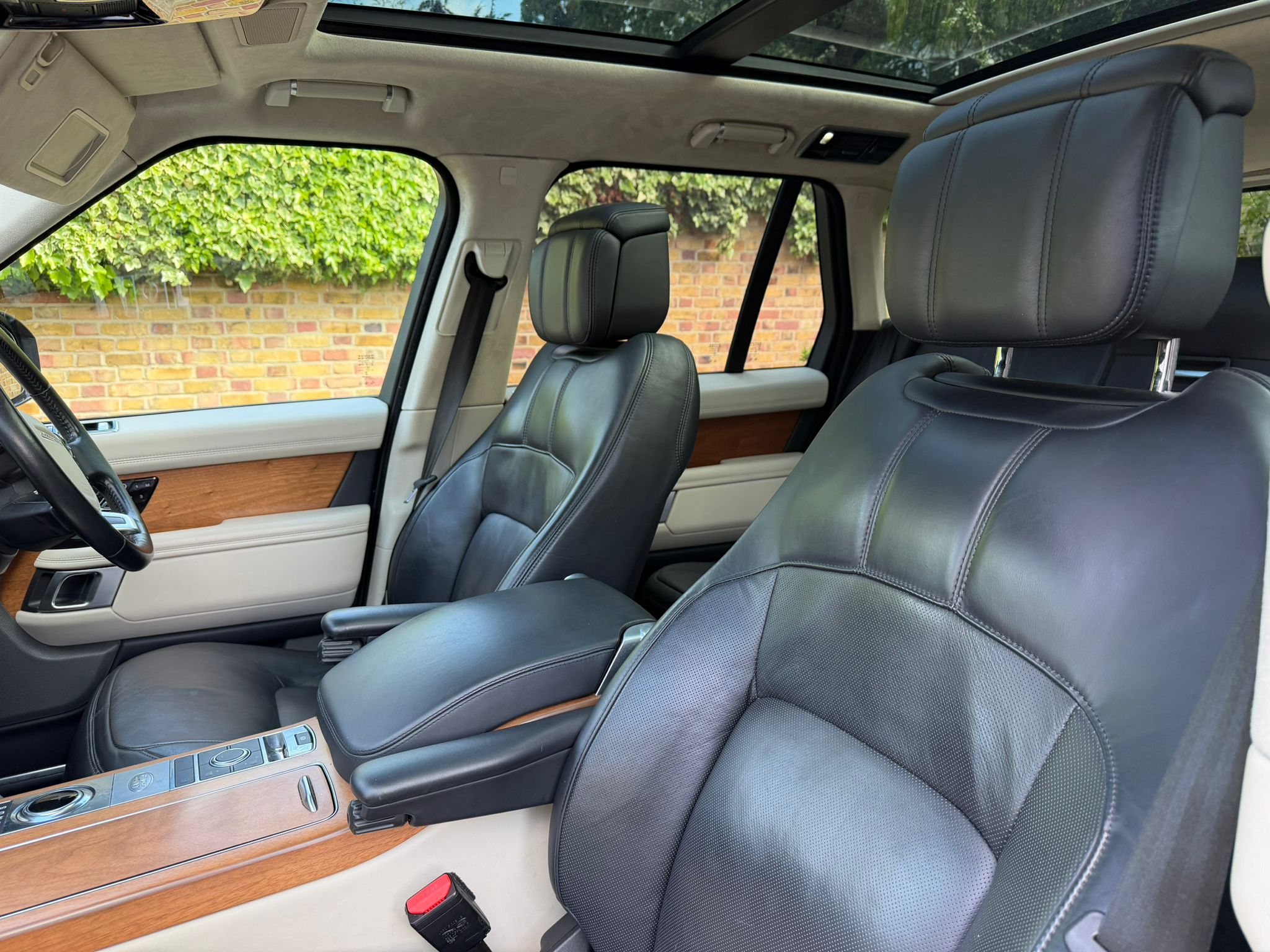 2021 Range Rover Autibiography P400  image 7