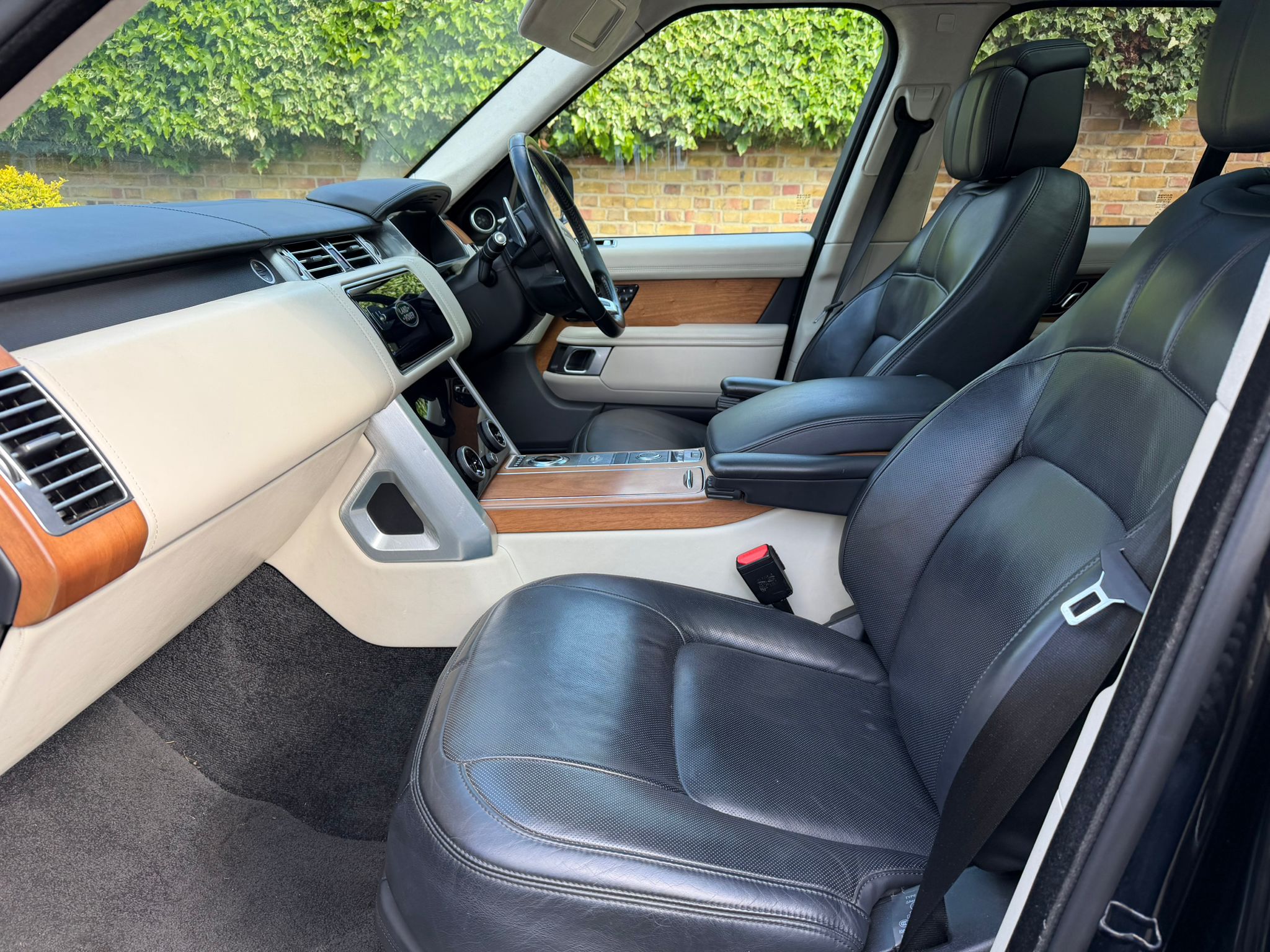 2021 Range Rover Autibiography P400  image 6