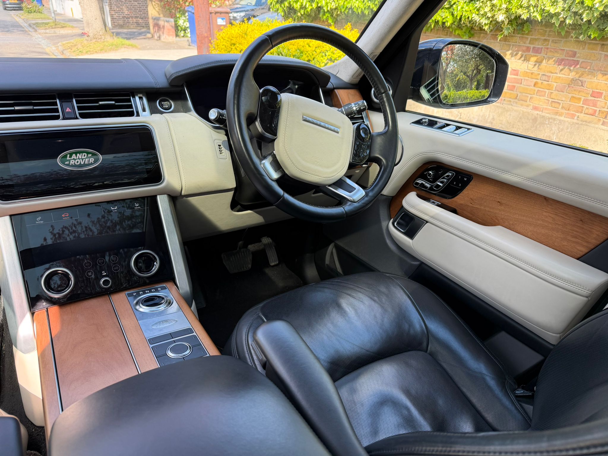2021 Range Rover Autibiography P400  image 5