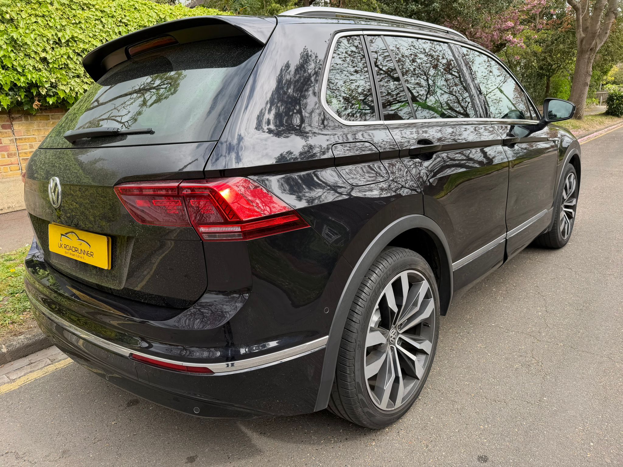 2019 VW Tiguan R-Line TSI  image 8