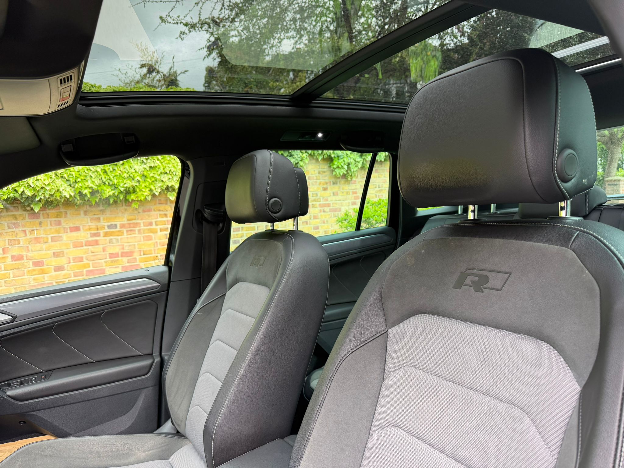 2019 VW Tiguan R-Line TSI  image 6