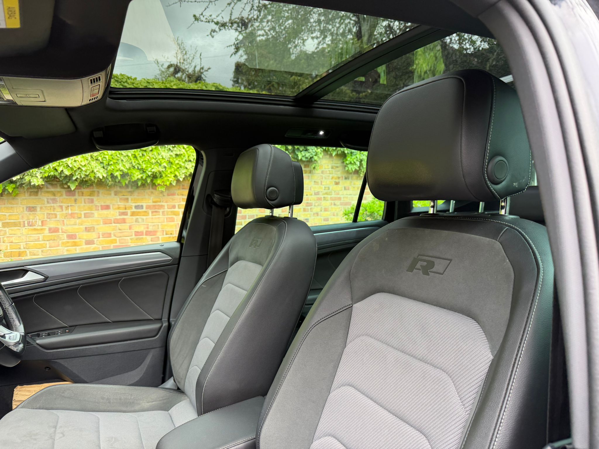 2019 VW Tiguan R-Line TSI  image 7