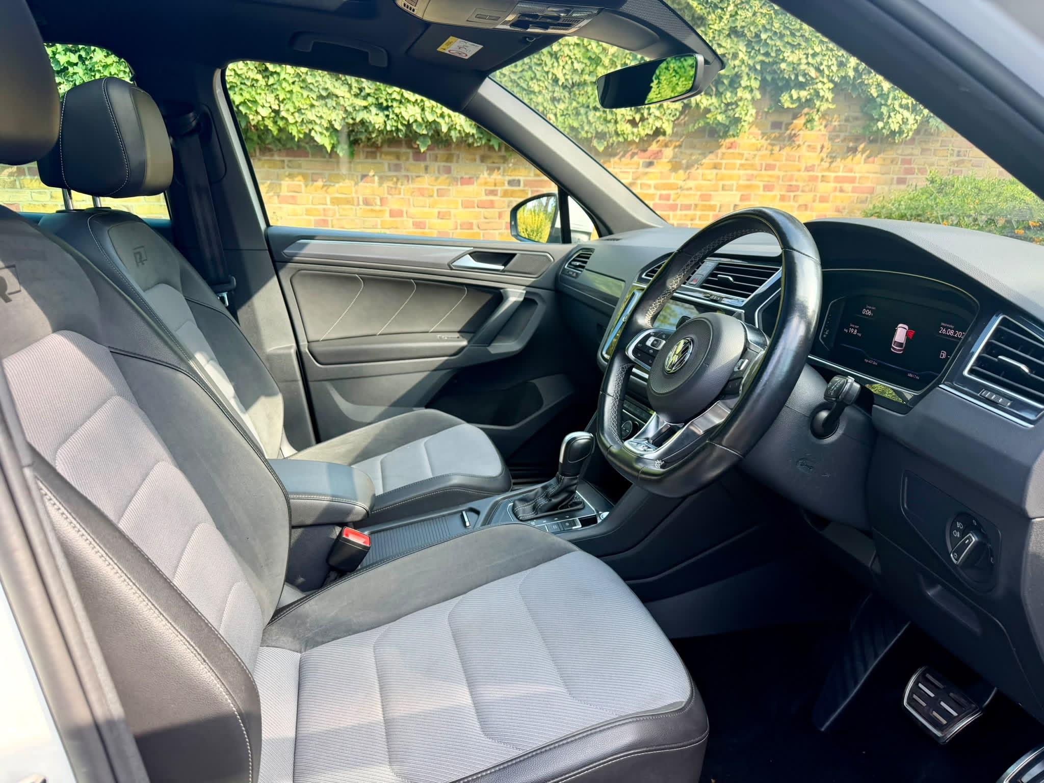 2020 Volkswagen Tiguan SEL TSI 4MOTION image 5