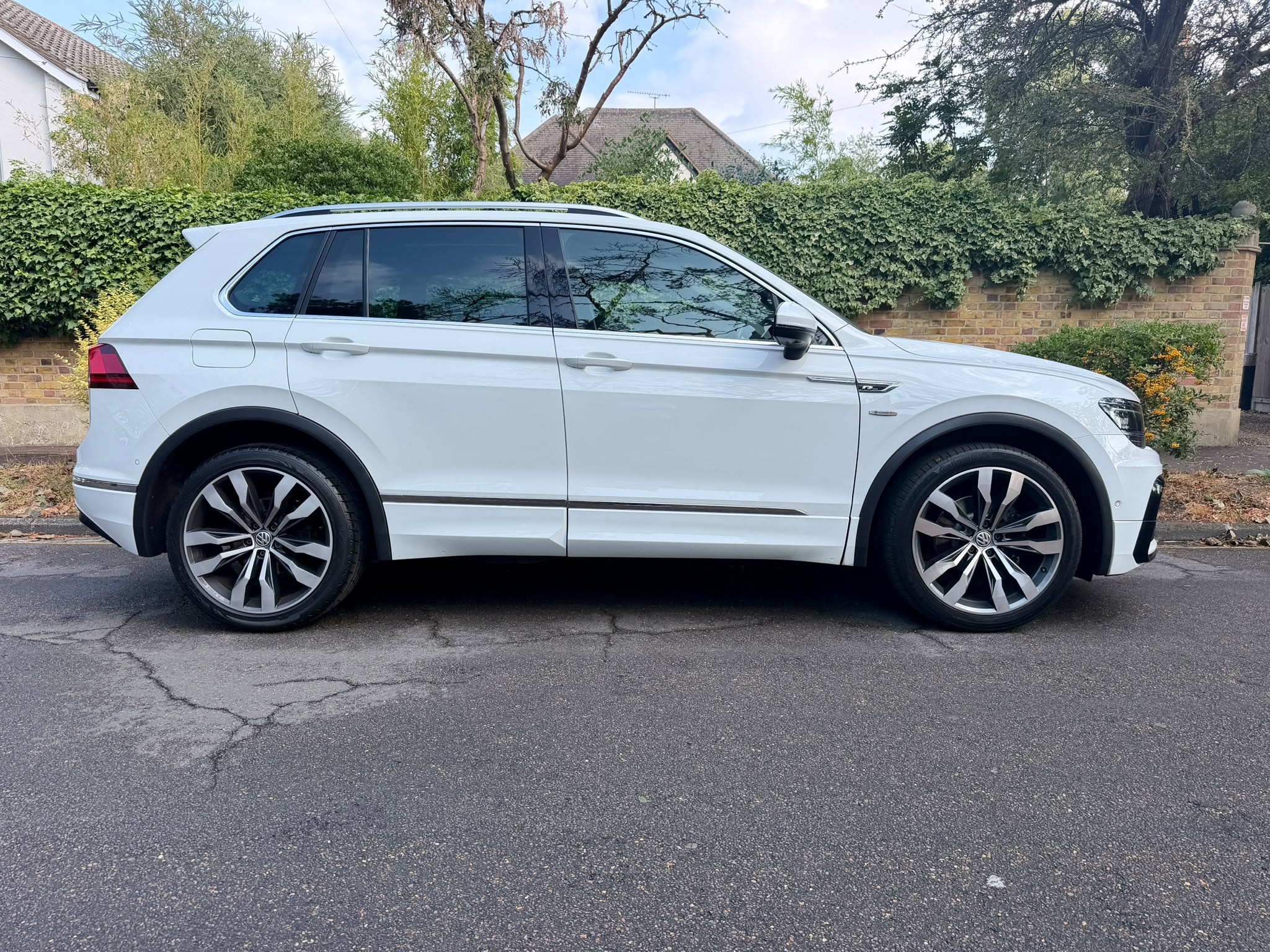 2020 Volkswagen Tiguan SEL TSI 4MOTION image 3