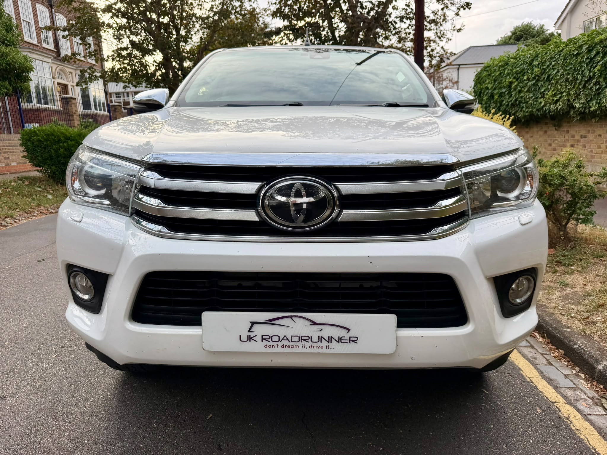 2020 Toyota Hilux DCab Invincible image 2