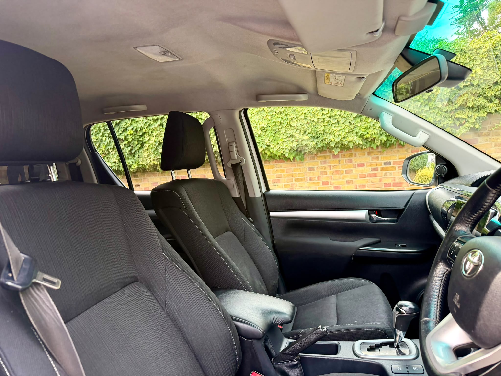 2020 Toyota Hilux DCab Invincible image 5