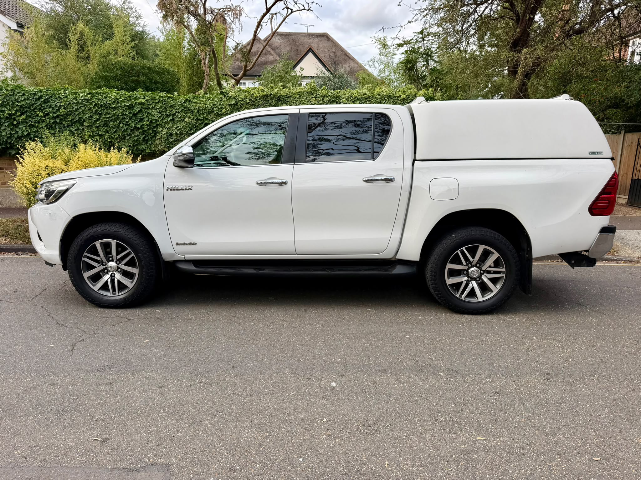 2020 Toyota Hilux DCab Invincible image 7