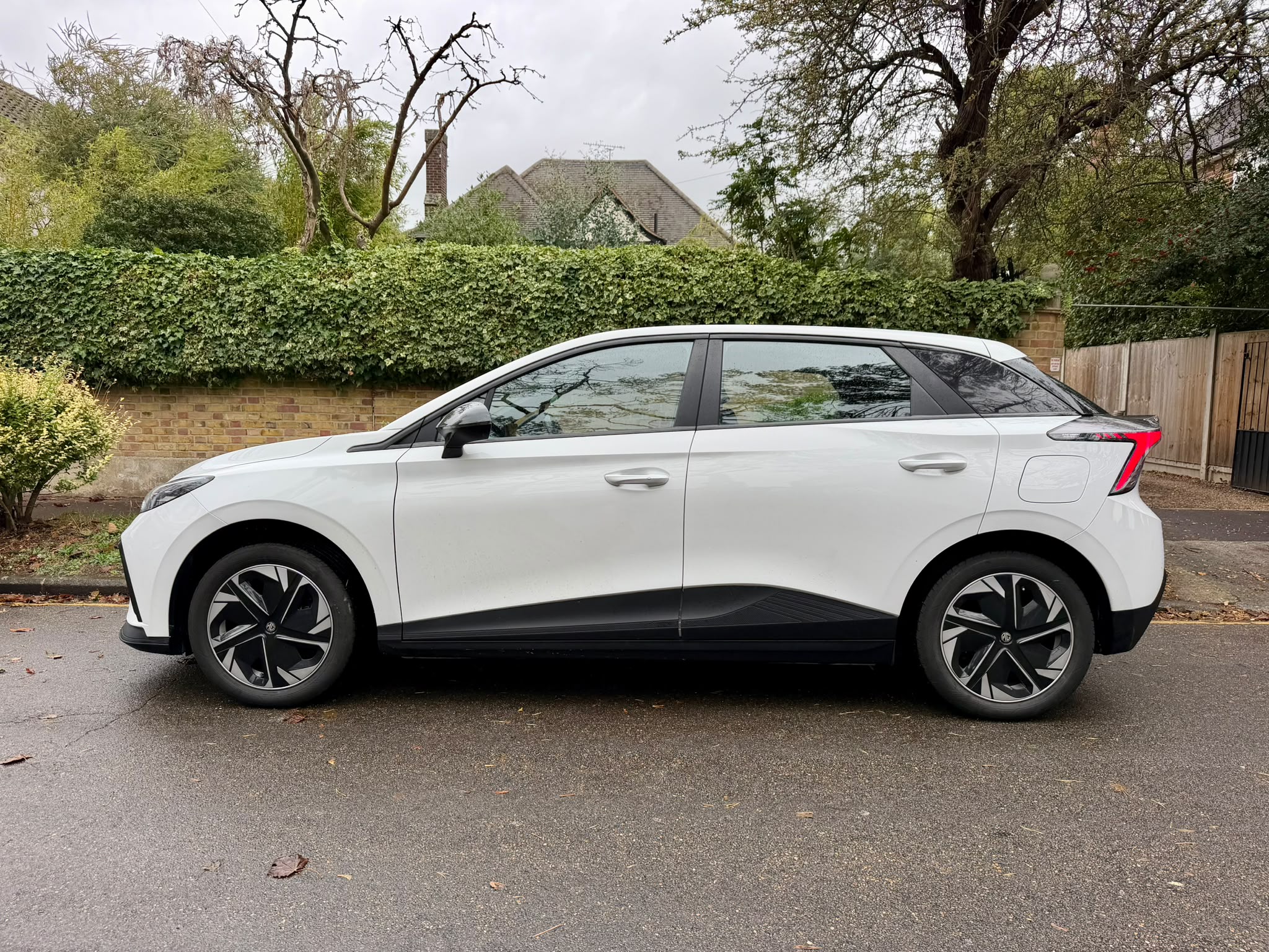 2023 MG MEH3 4SE Fully Electric image 3