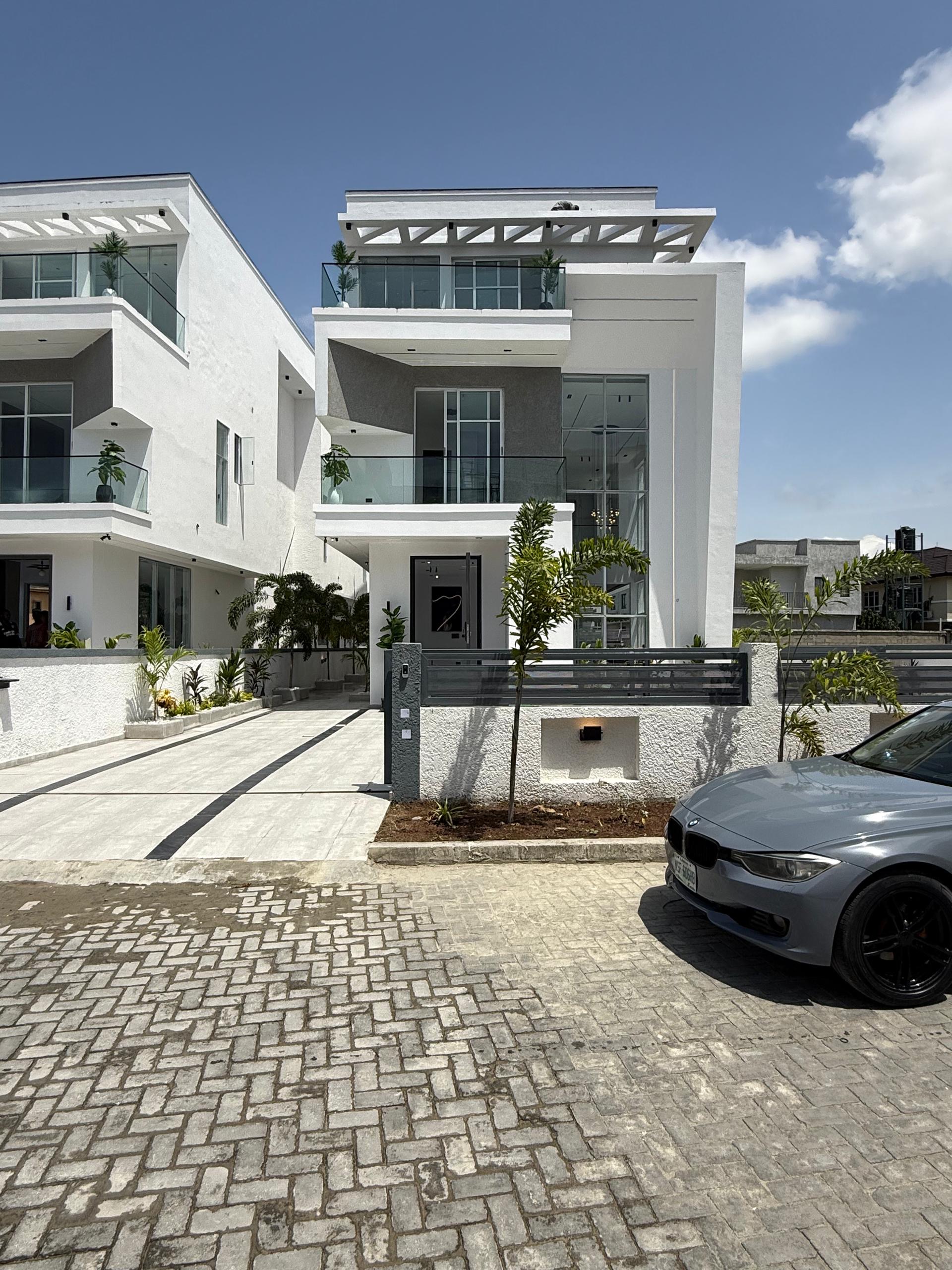 Exquisite 5bedroom fully detached duplex 