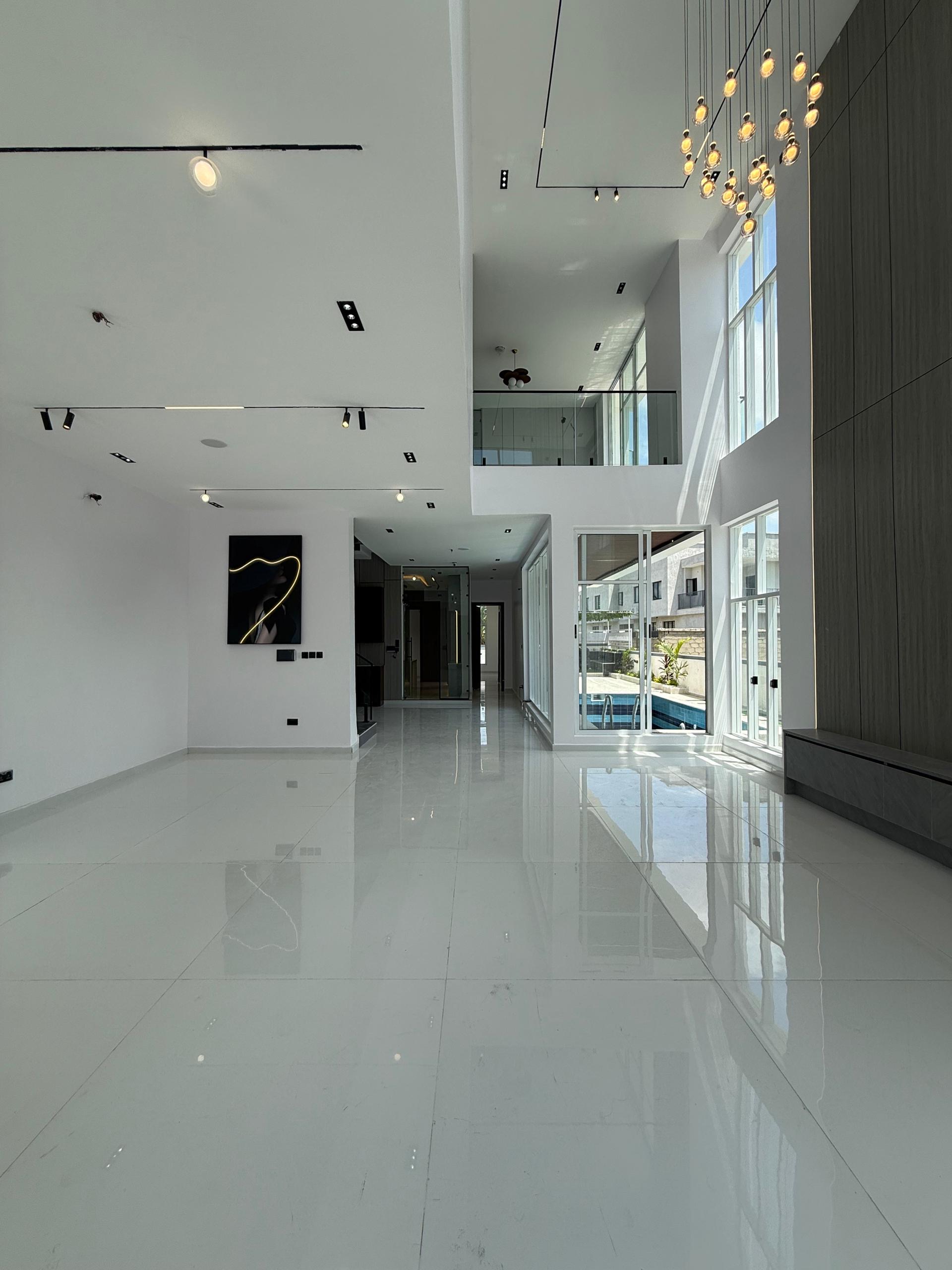 Exquisite 5bedroom fully detached duplex