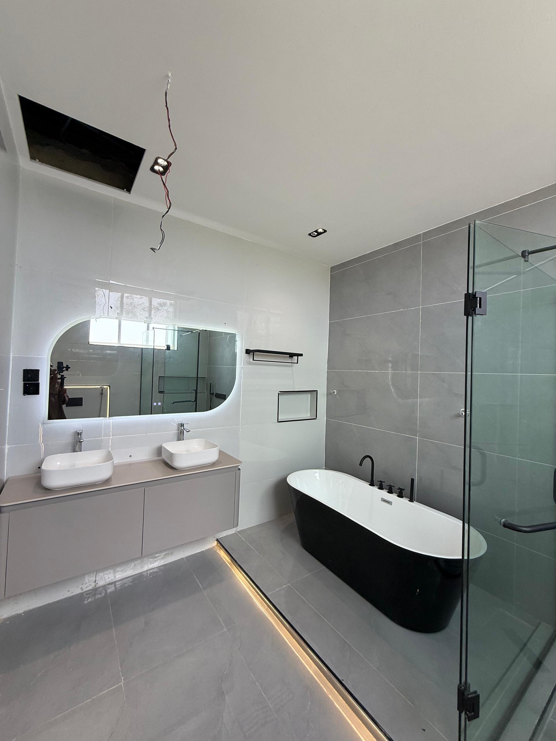 Exquisite 5bedroom fully detached duplex