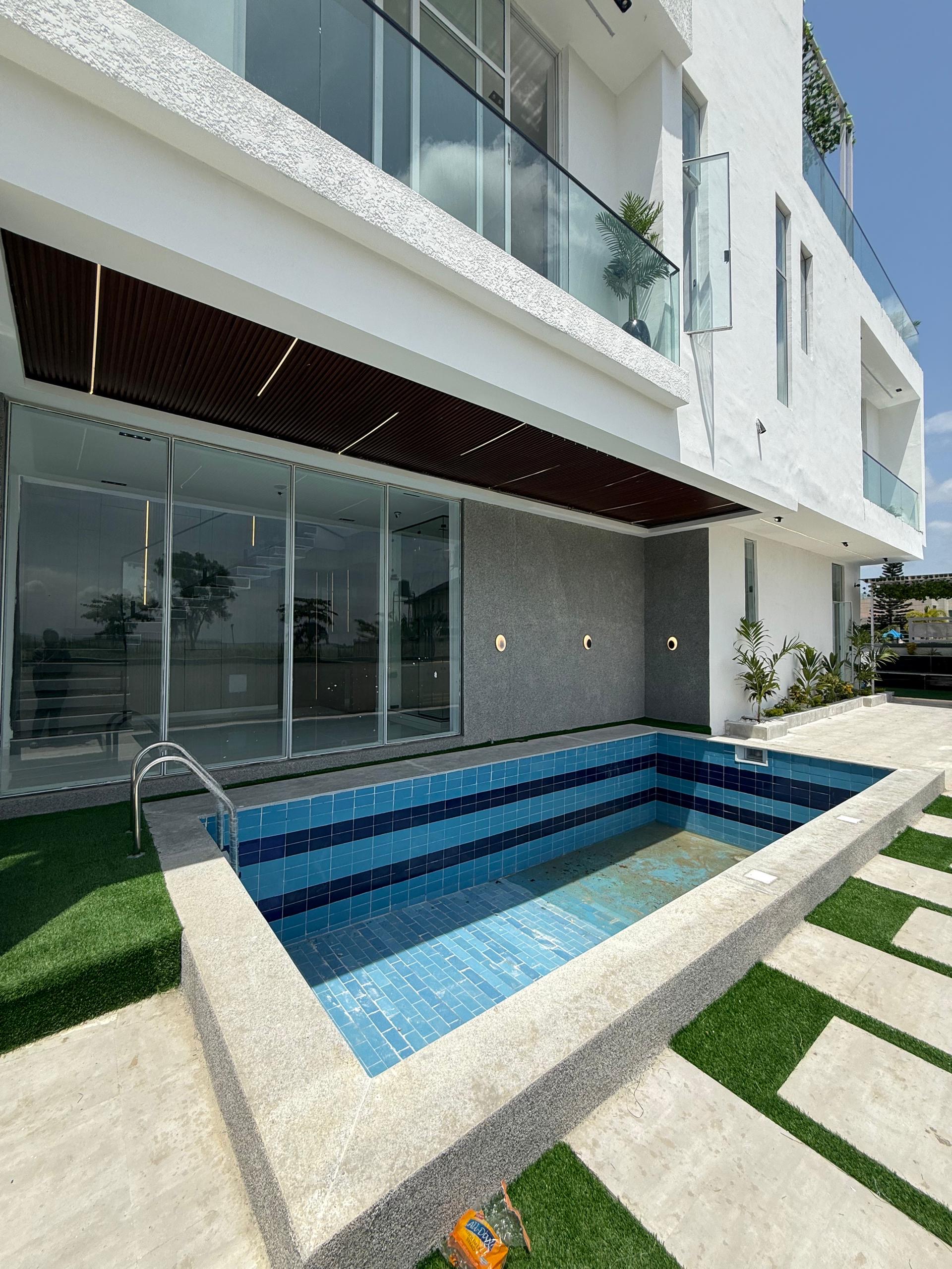 Exquisite 5bedroom fully detached duplex