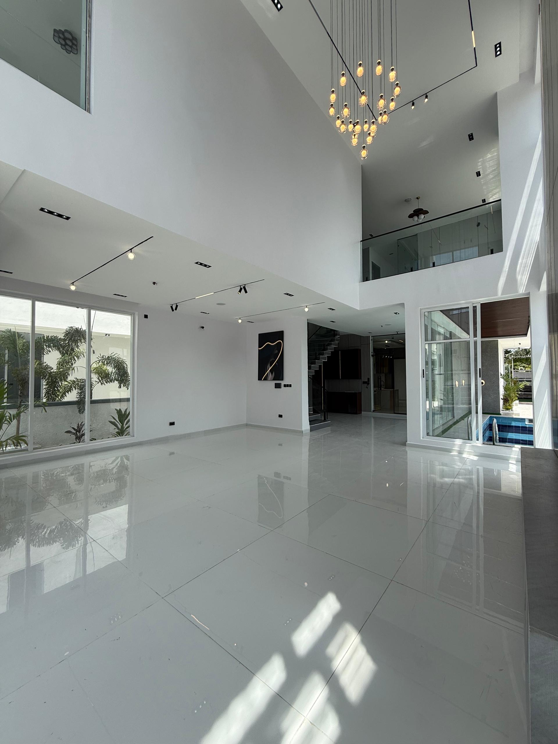 Exquisite 5bedroom fully detached duplex