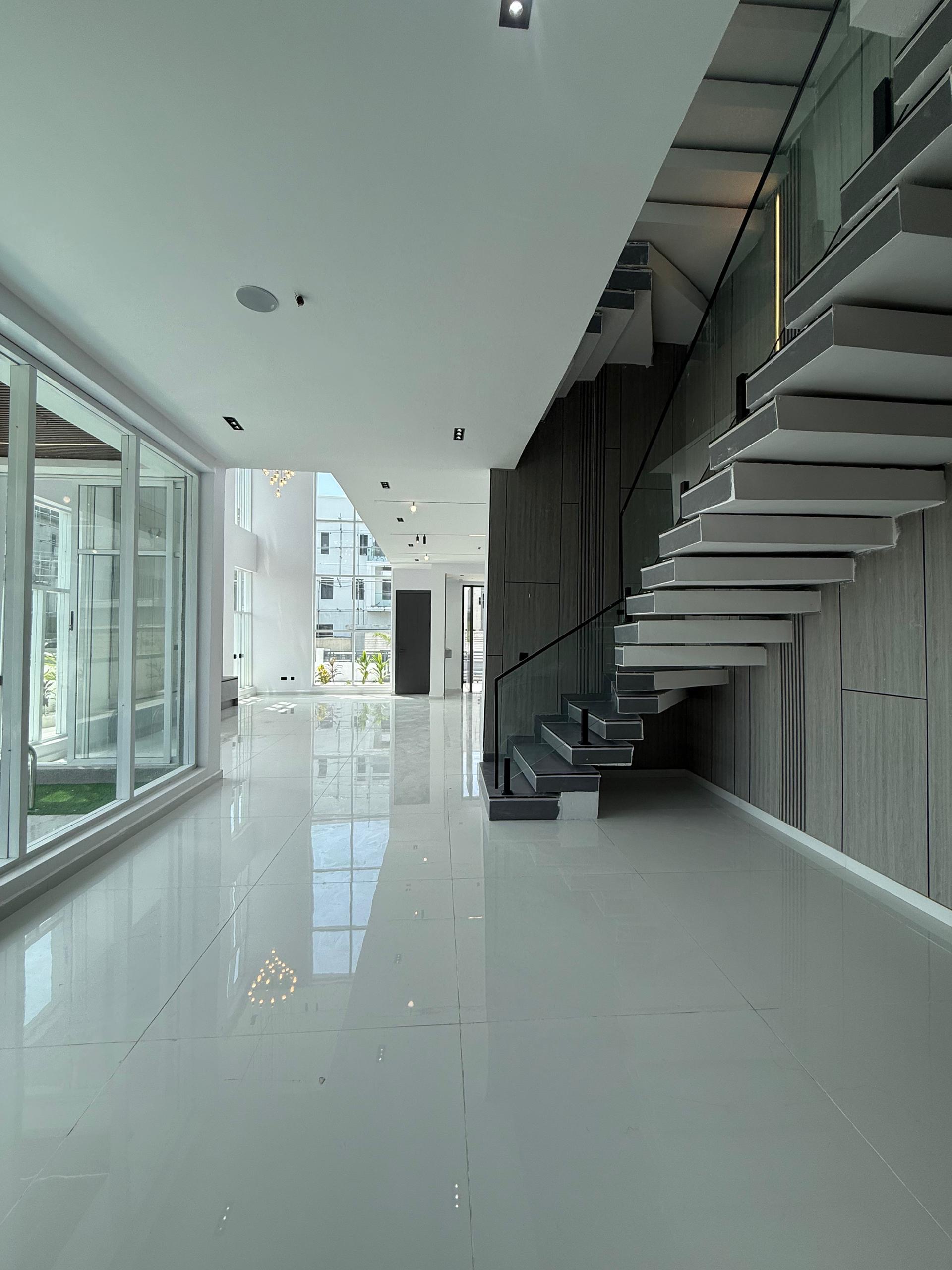 Exquisite 5bedroom fully detached duplex