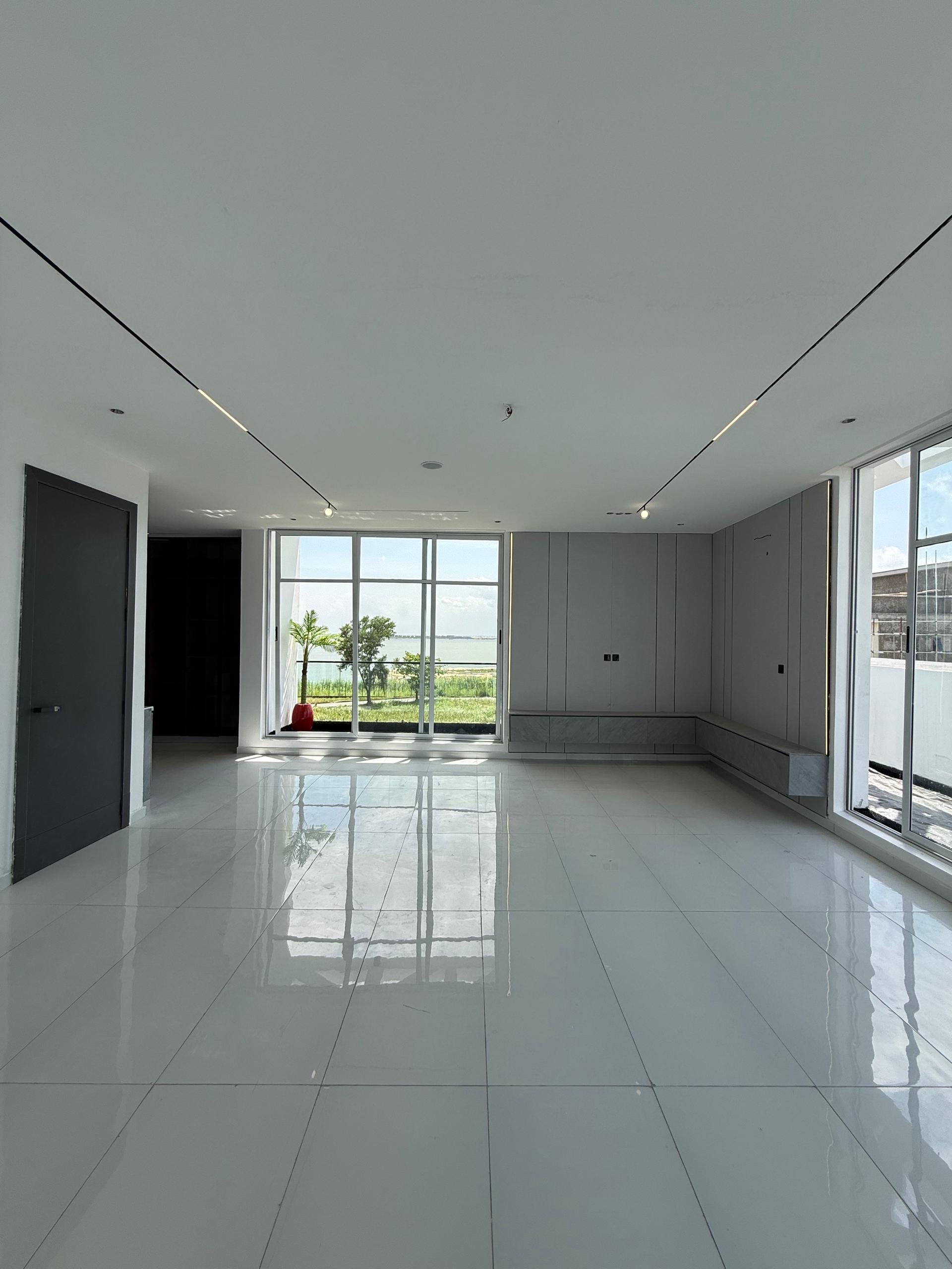Exquisite 5bedroom fully detached duplex