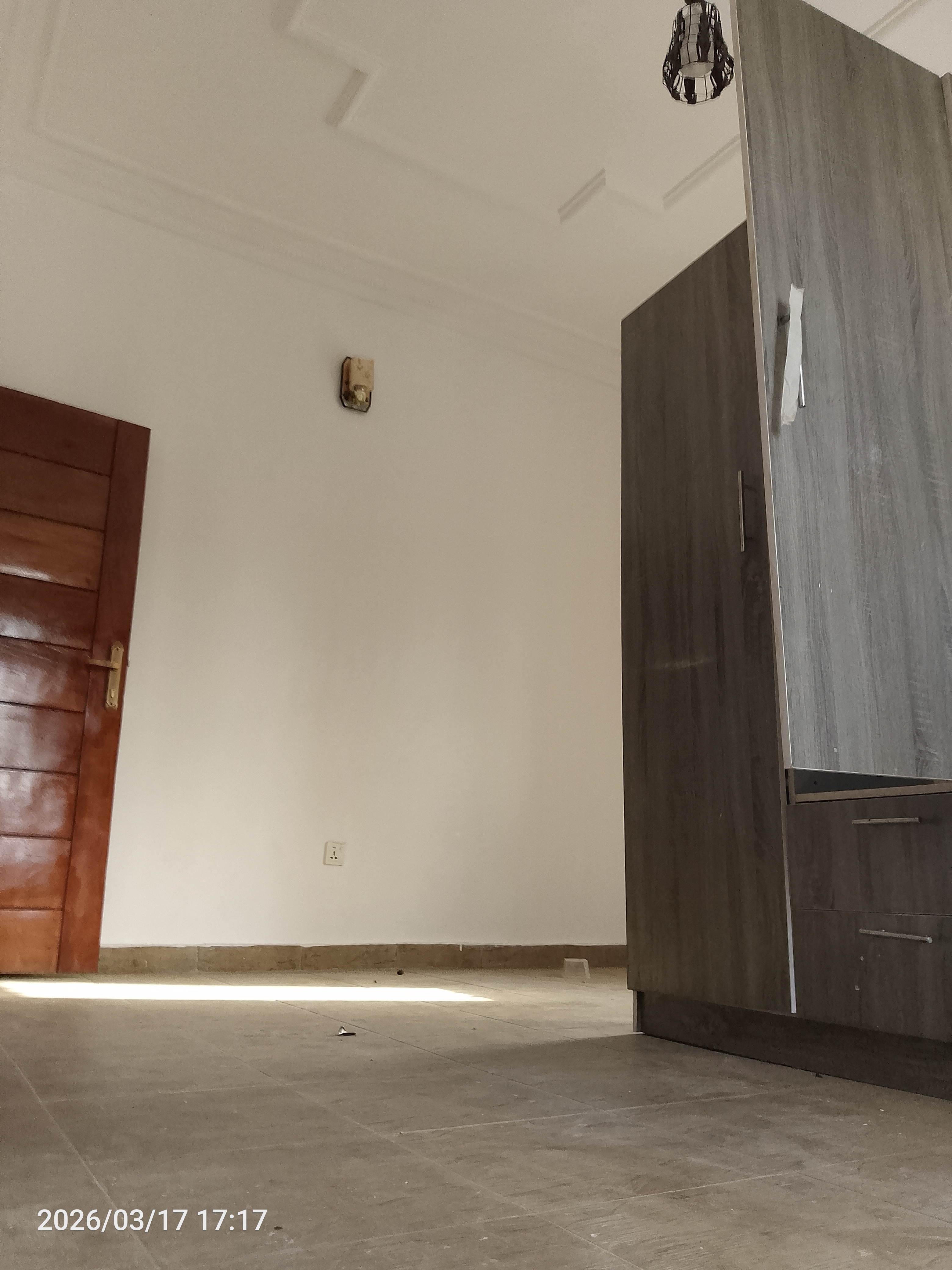 High Status 2bedroom flat - image 3
