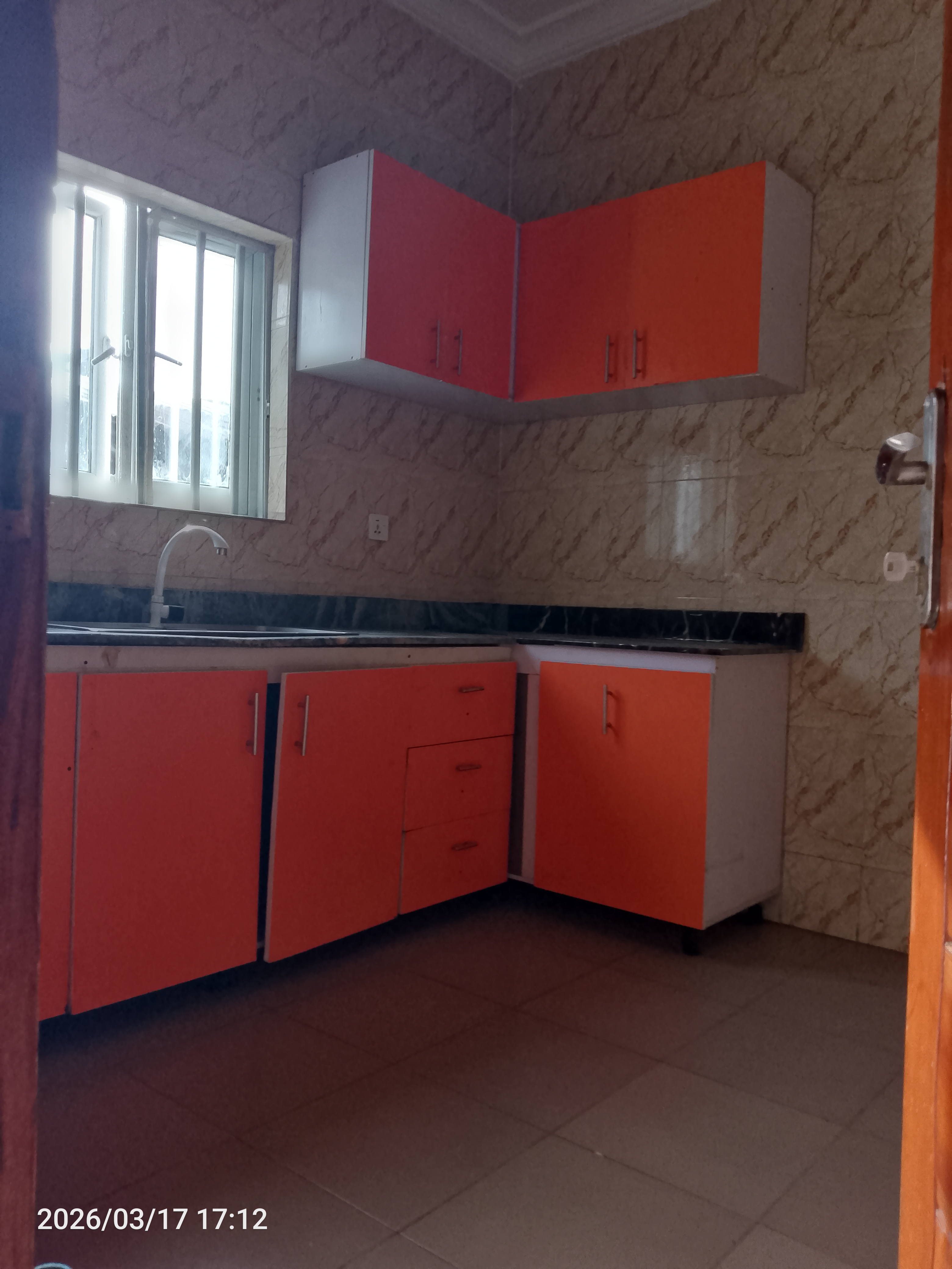 High Status 2bedroom flat - image 9
