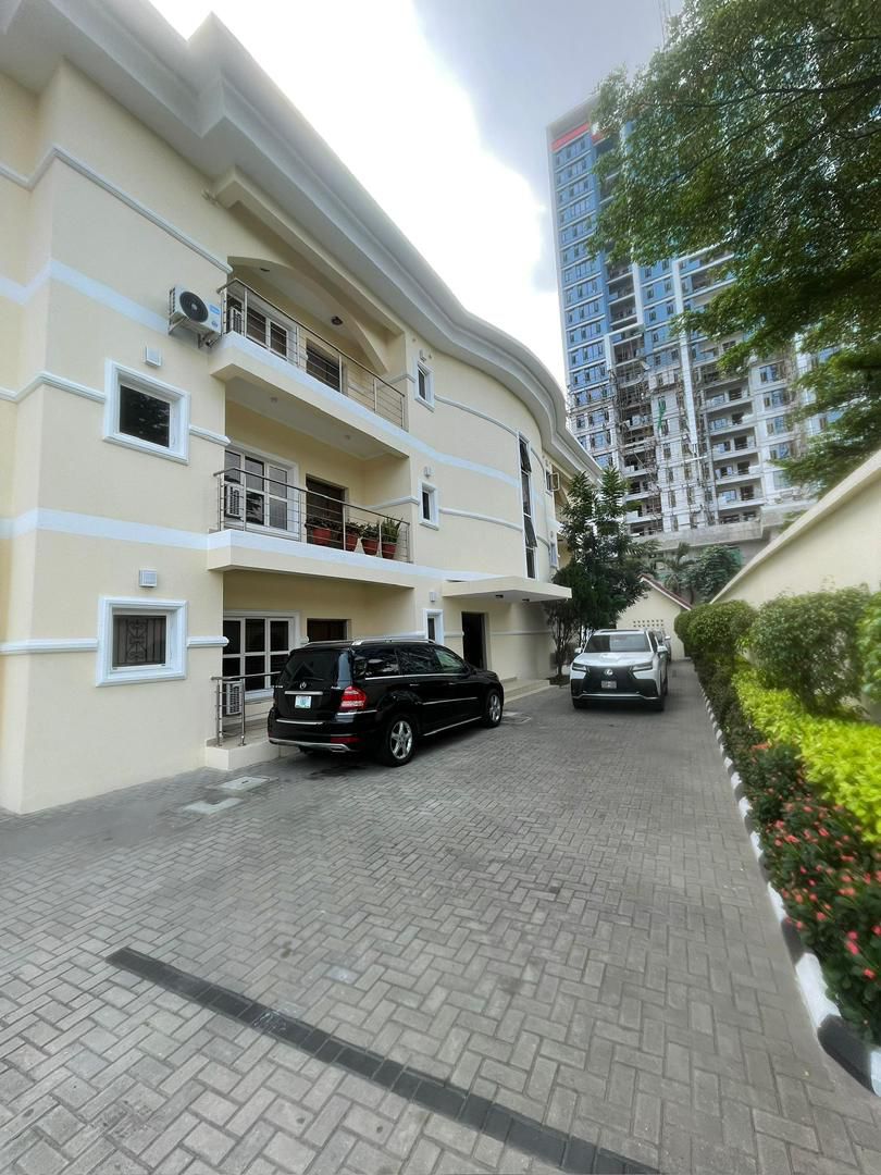 Fully Furnished 3bedroom Flat + BQ - image 11