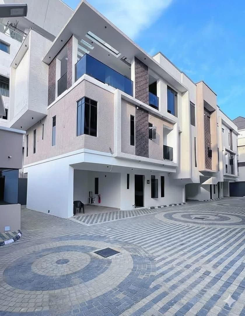 Luxury 4 Bedroom Duplex - image 4