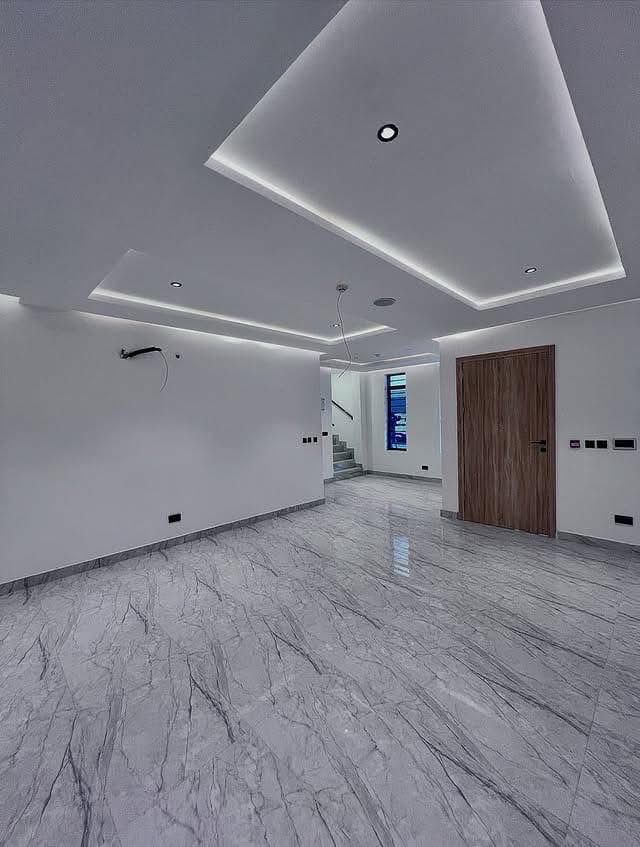 Luxury 4 Bedroom Duplex - image 7