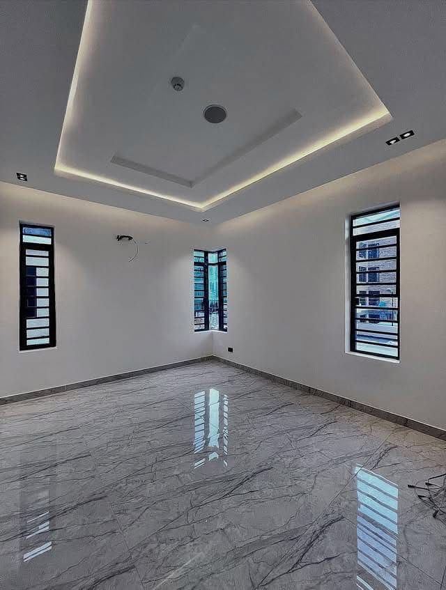 Luxury 4 Bedroom Duplex - image 9