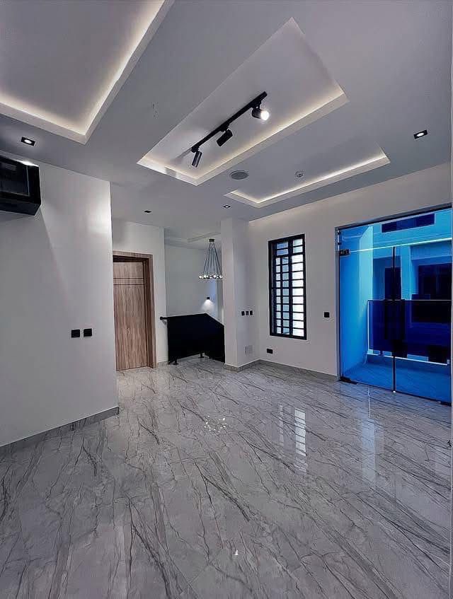 Luxury 4 Bedroom Duplex - image 10