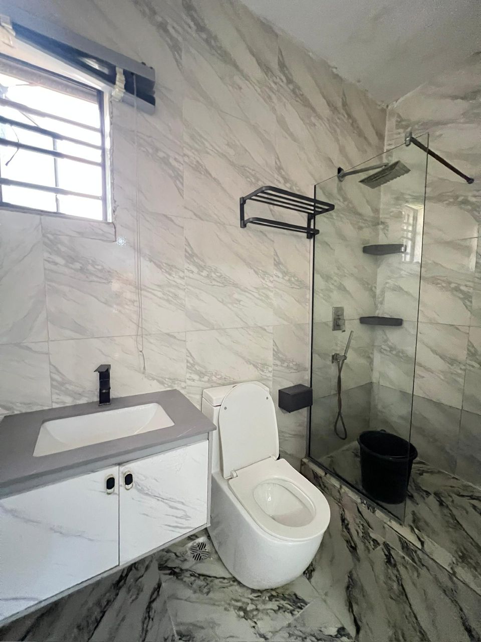  Fully Furnished 3 Bedroom Apartment  - image 2