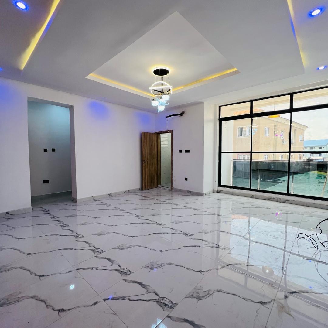 Fully service 2bedroom Apartment on the first floor with large living room and good road network.